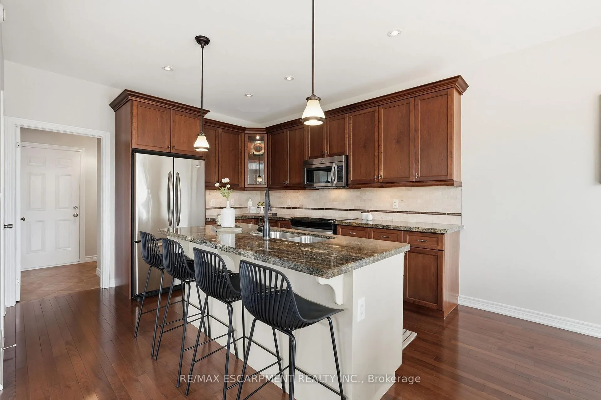 Photo 14 of 253 Millview Court, Guelph, Willow West/Sugarbush/West Acres — HOMEH