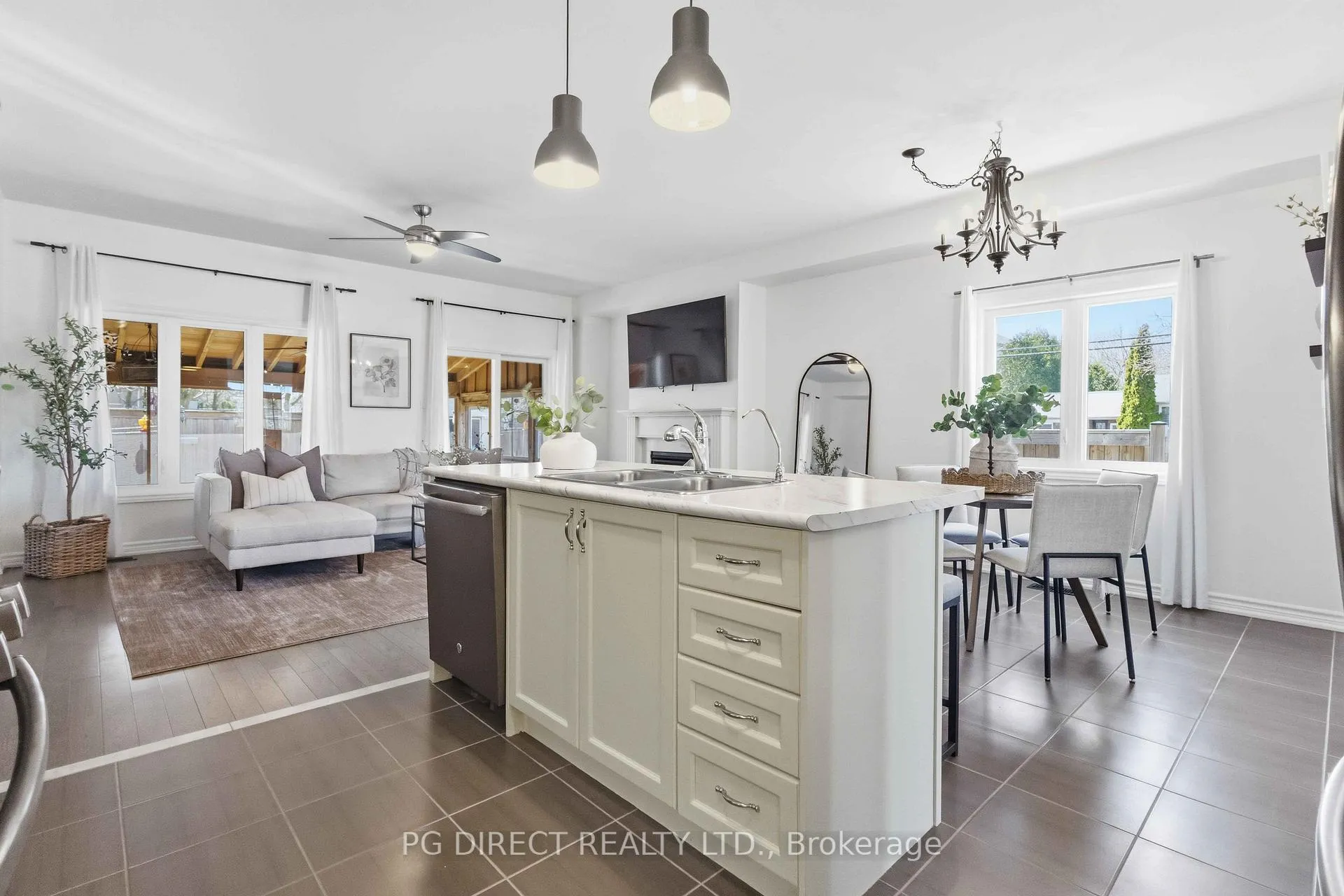 Photo 6 of 1 Michael Cummings Court, Uxbridge — HOMEH