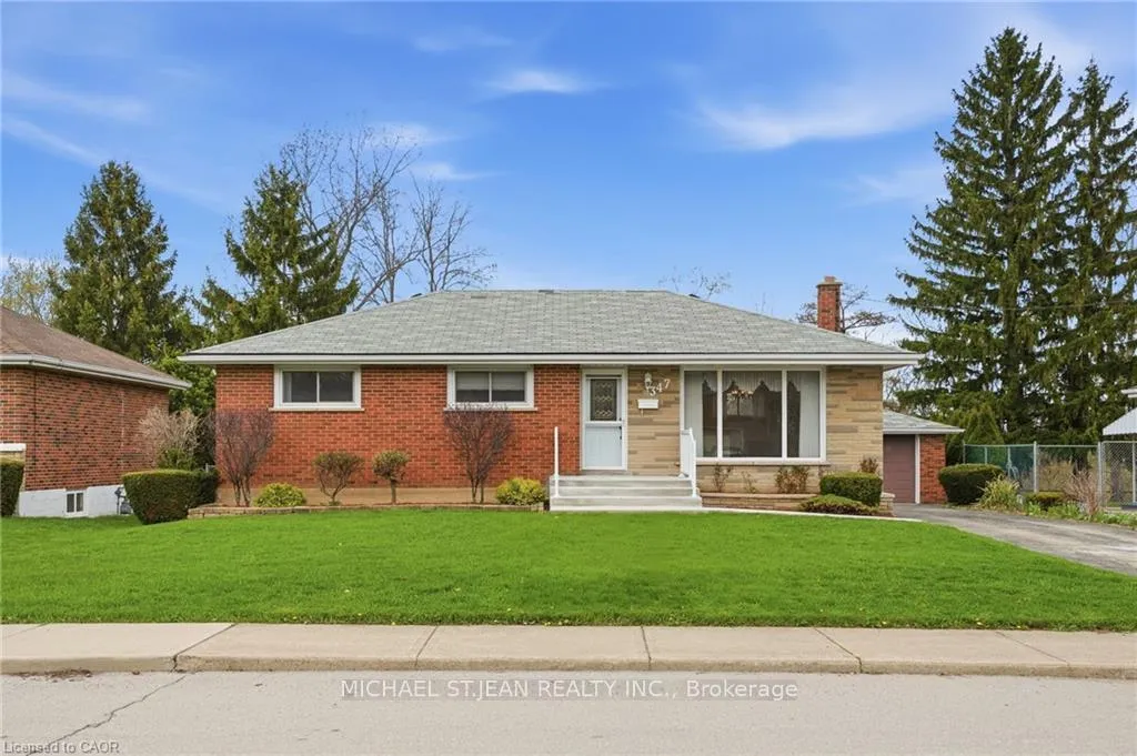 Photo 2 of 347 Hixon Road, Hamilton, Red Hill — HOMEH