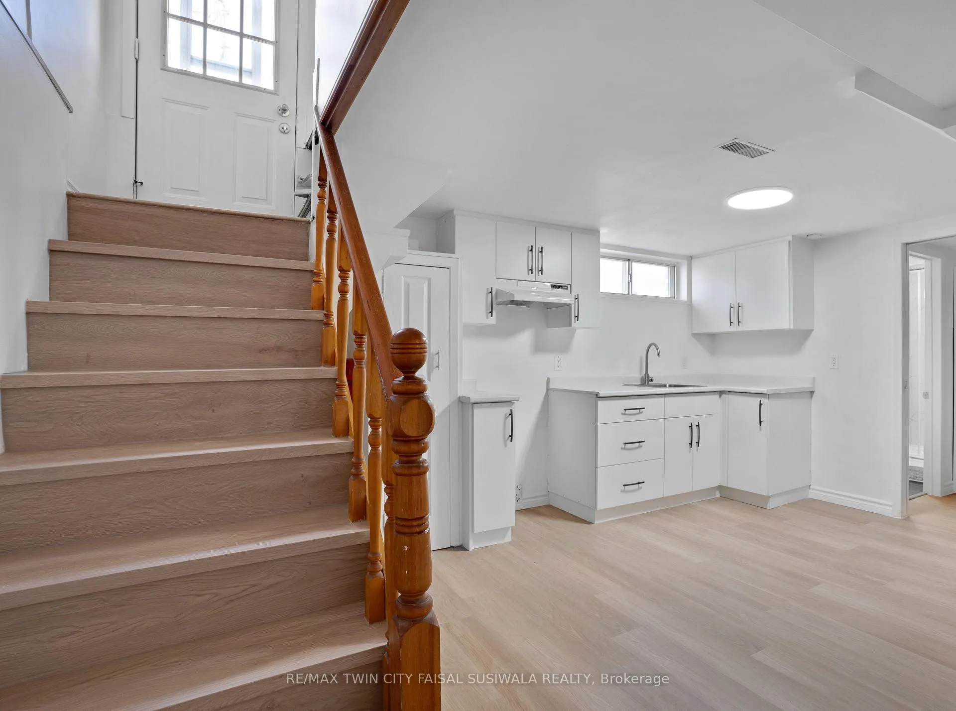 Photo 23 of 335 Speedvale Avenue E, Guelph, General Hospital — HOMEH