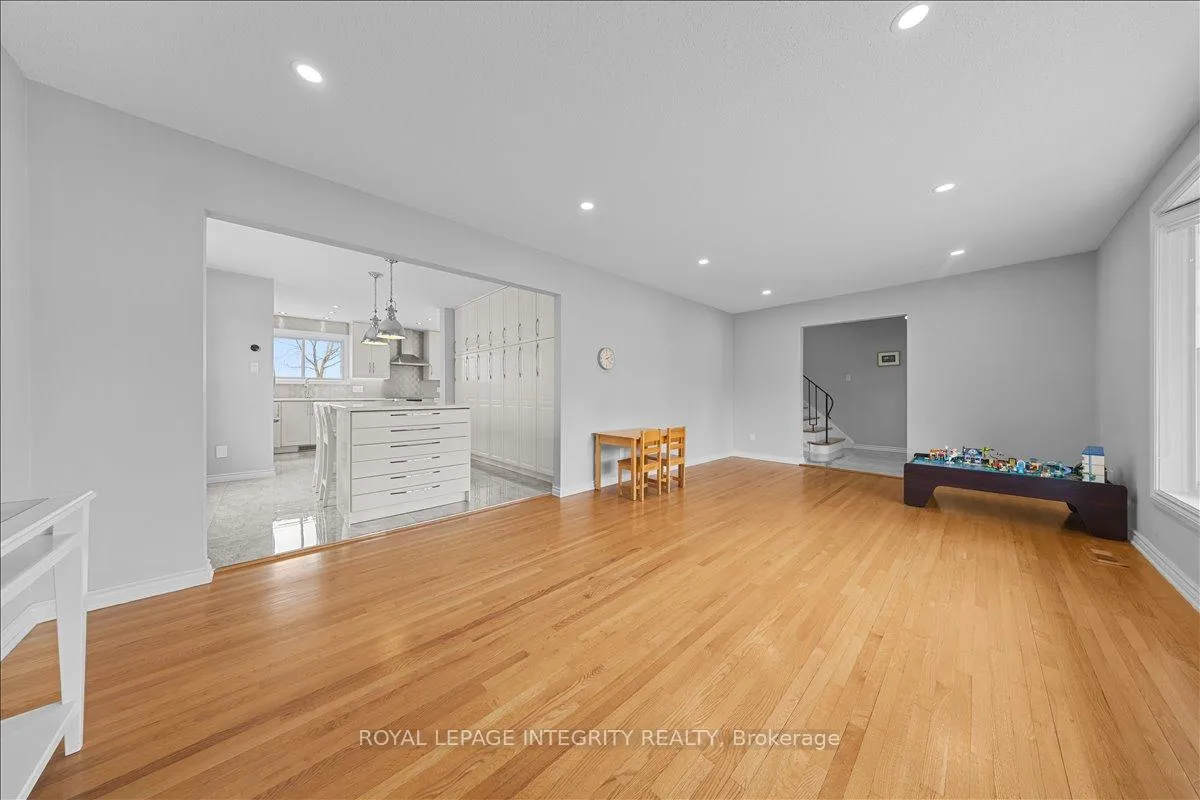 Photo 8 of 2147 Fillmore Crescent, Ottawa, Beacon Hill North — HOMEH