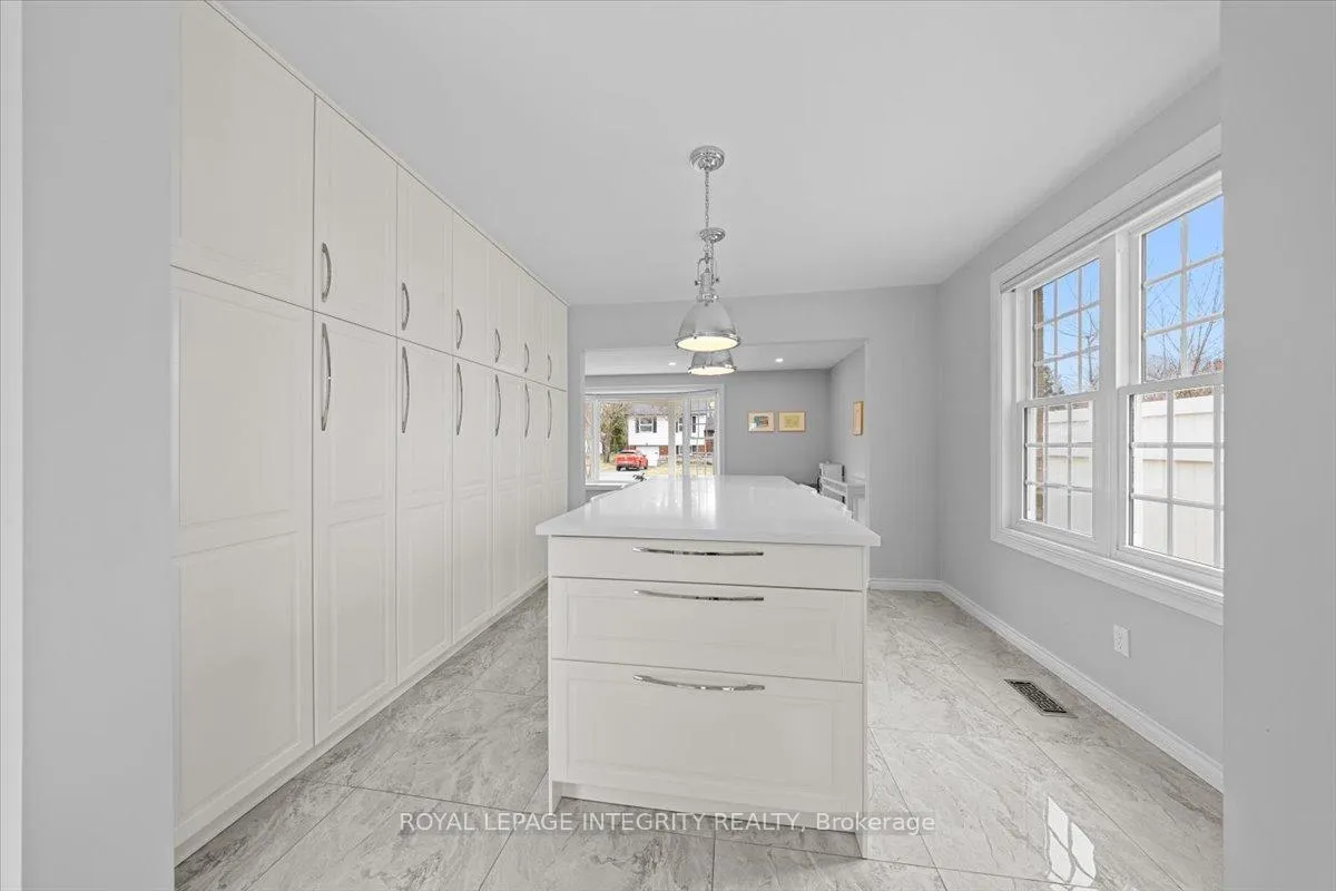 Photo 10 of 2147 Fillmore Crescent, Ottawa, Beacon Hill North — HOMEH