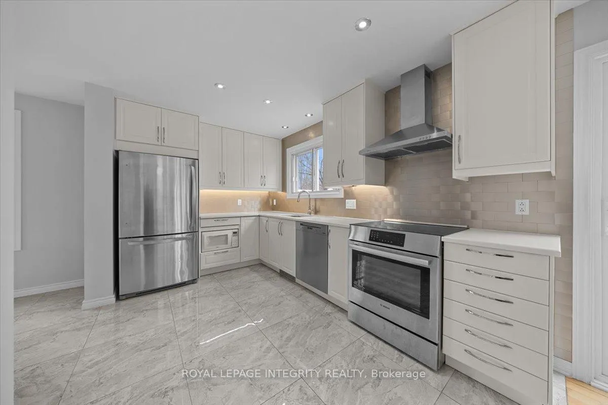 Photo 12 of 2147 Fillmore Crescent, Ottawa, Beacon Hill North — HOMEH