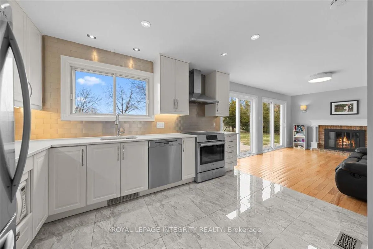 Photo 13 of 2147 Fillmore Crescent, Ottawa, Beacon Hill North — HOMEH