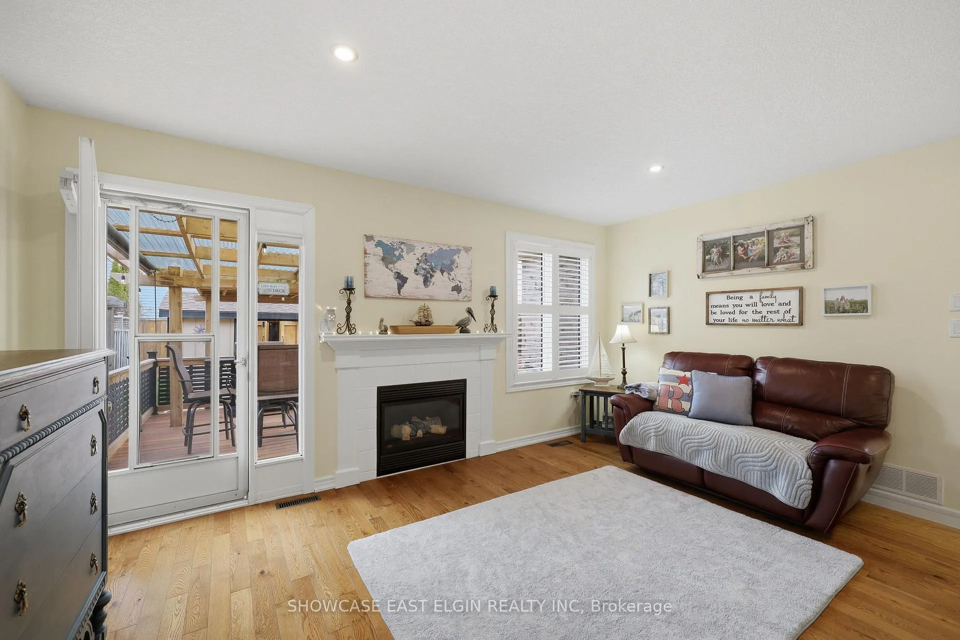 Photo 3 of 2 Harrington Crescent, St. Thomas — HOMEH