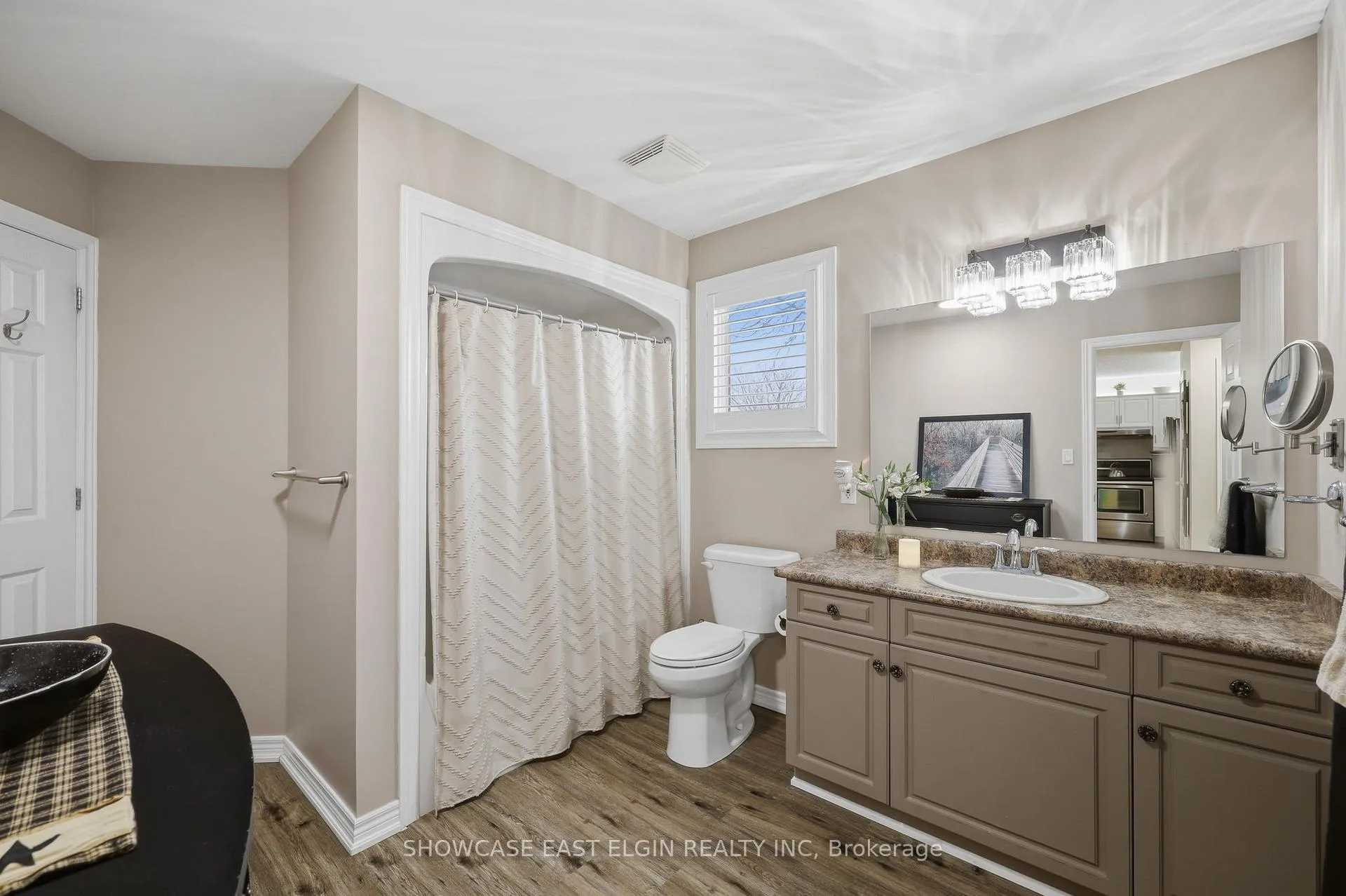 Photo 10 of 2 Harrington Crescent, St. Thomas — HOMEH
