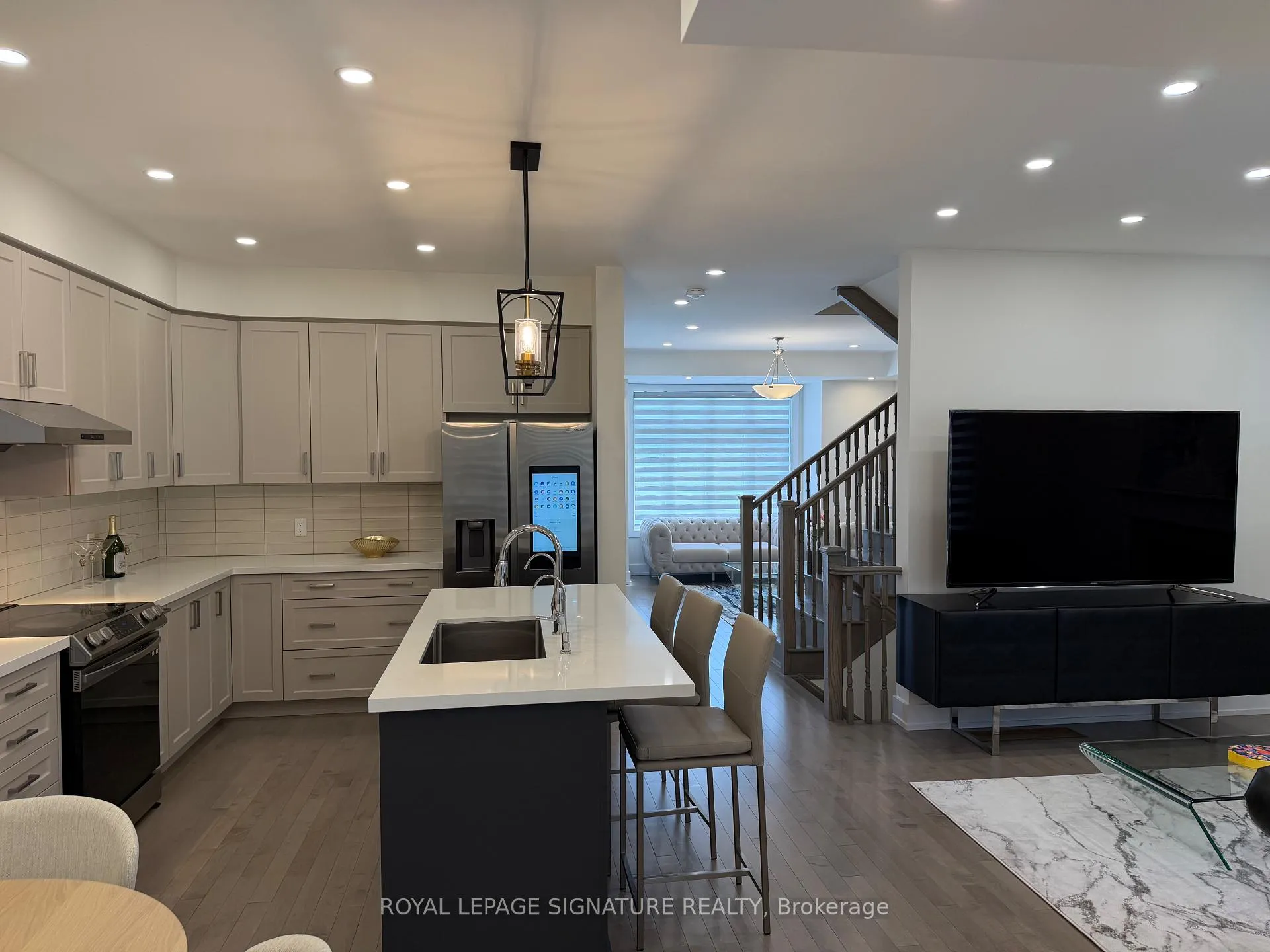 Photo 5 of 21 Kohn Lane, Markham, Angus Glen — HOMEH