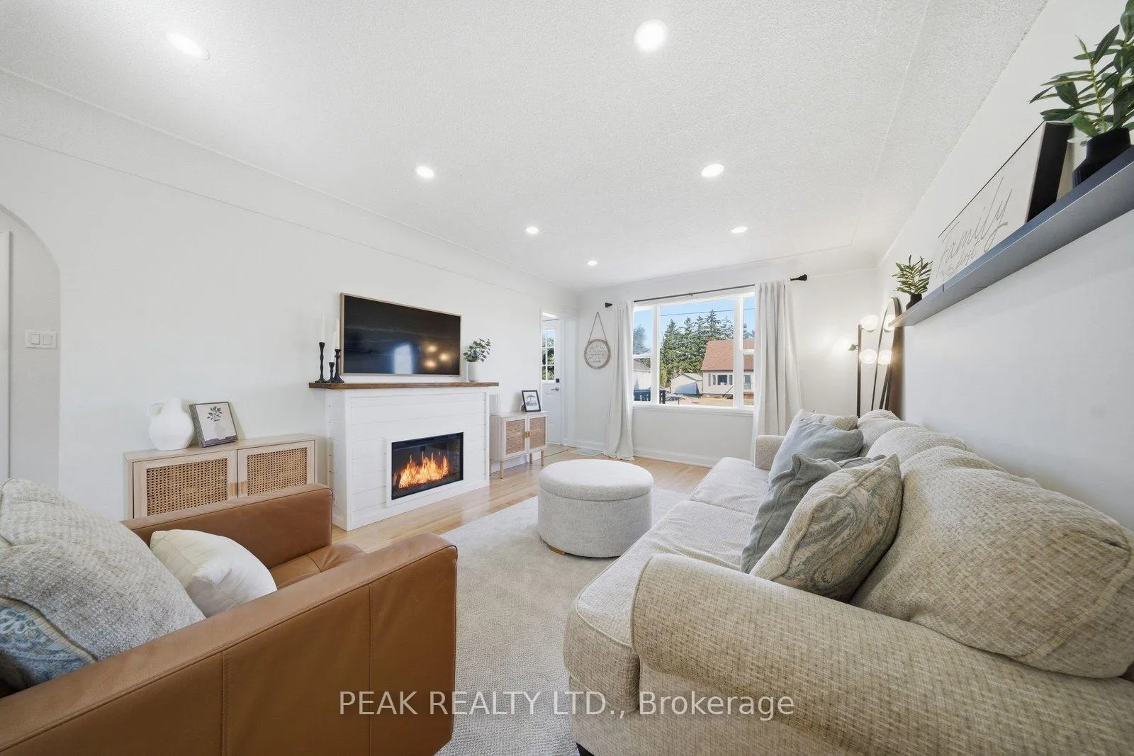 Photo 1 of 31 Willow Drive, Brantford — HOMEH