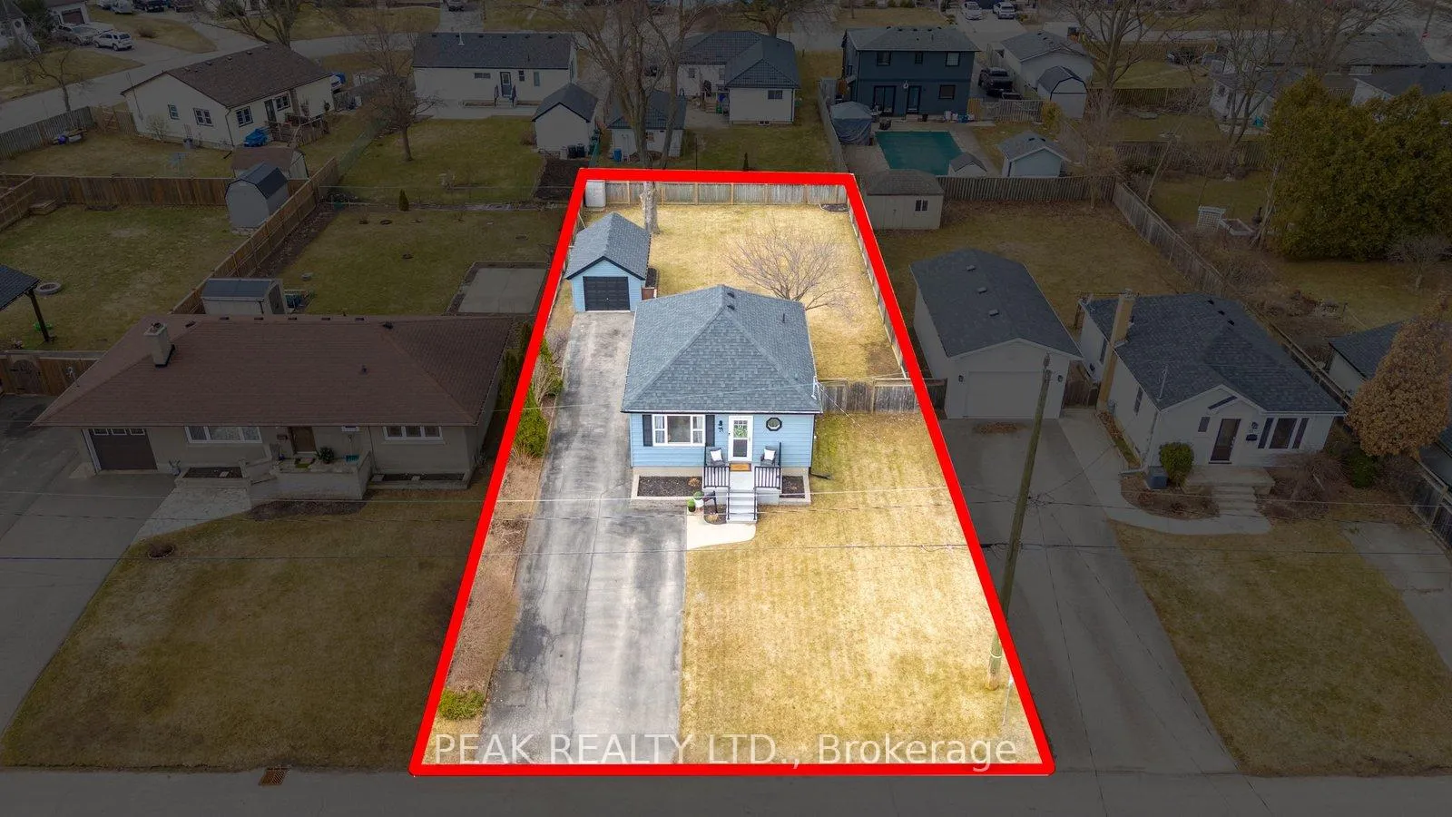 Photo 4 of 31 Willow Drive, Brantford — HOMEH