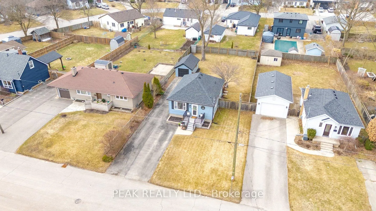 Photo 5 of 31 Willow Drive, Brantford — HOMEH