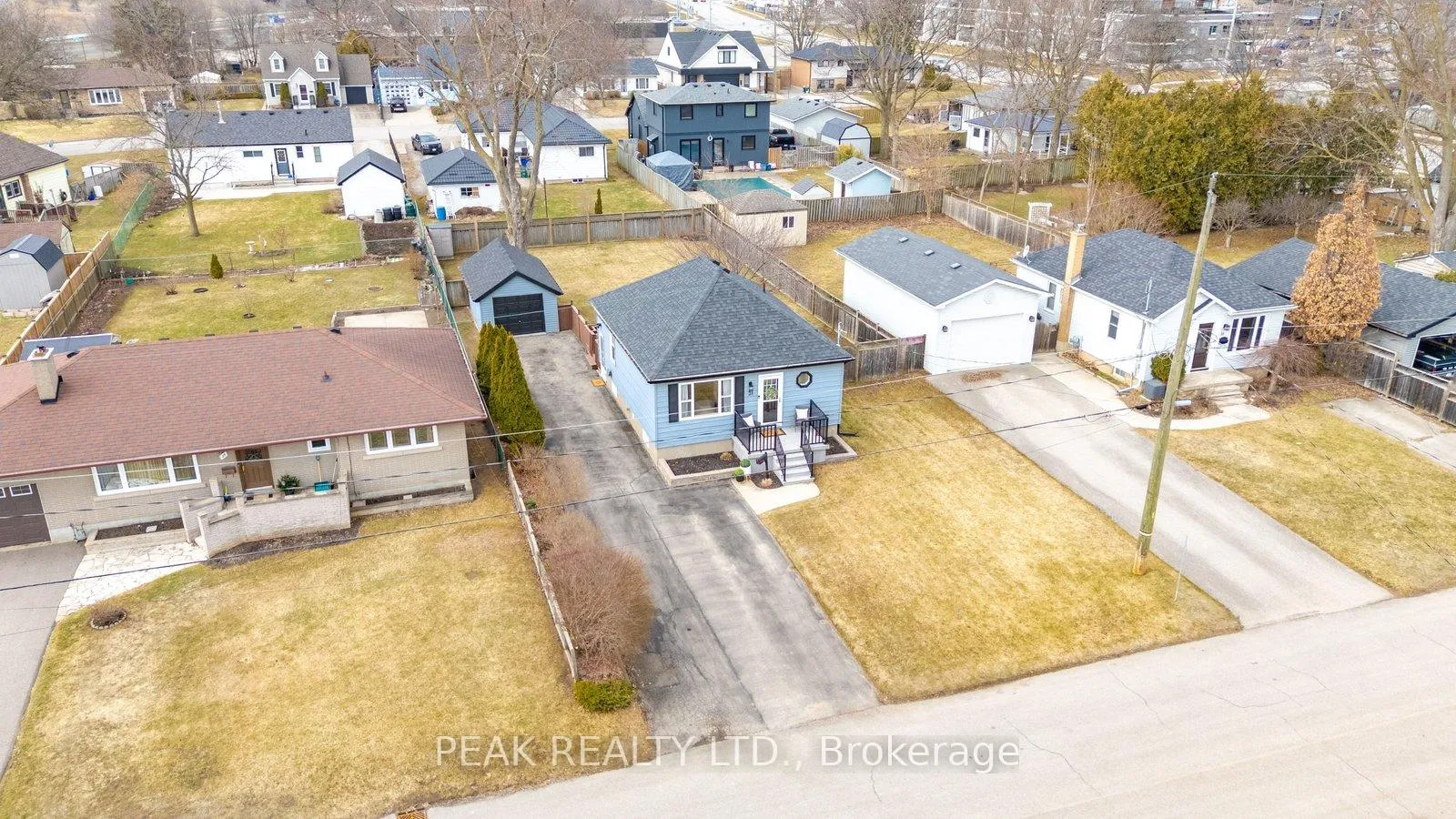 Photo 7 of 31 Willow Drive, Brantford — HOMEH