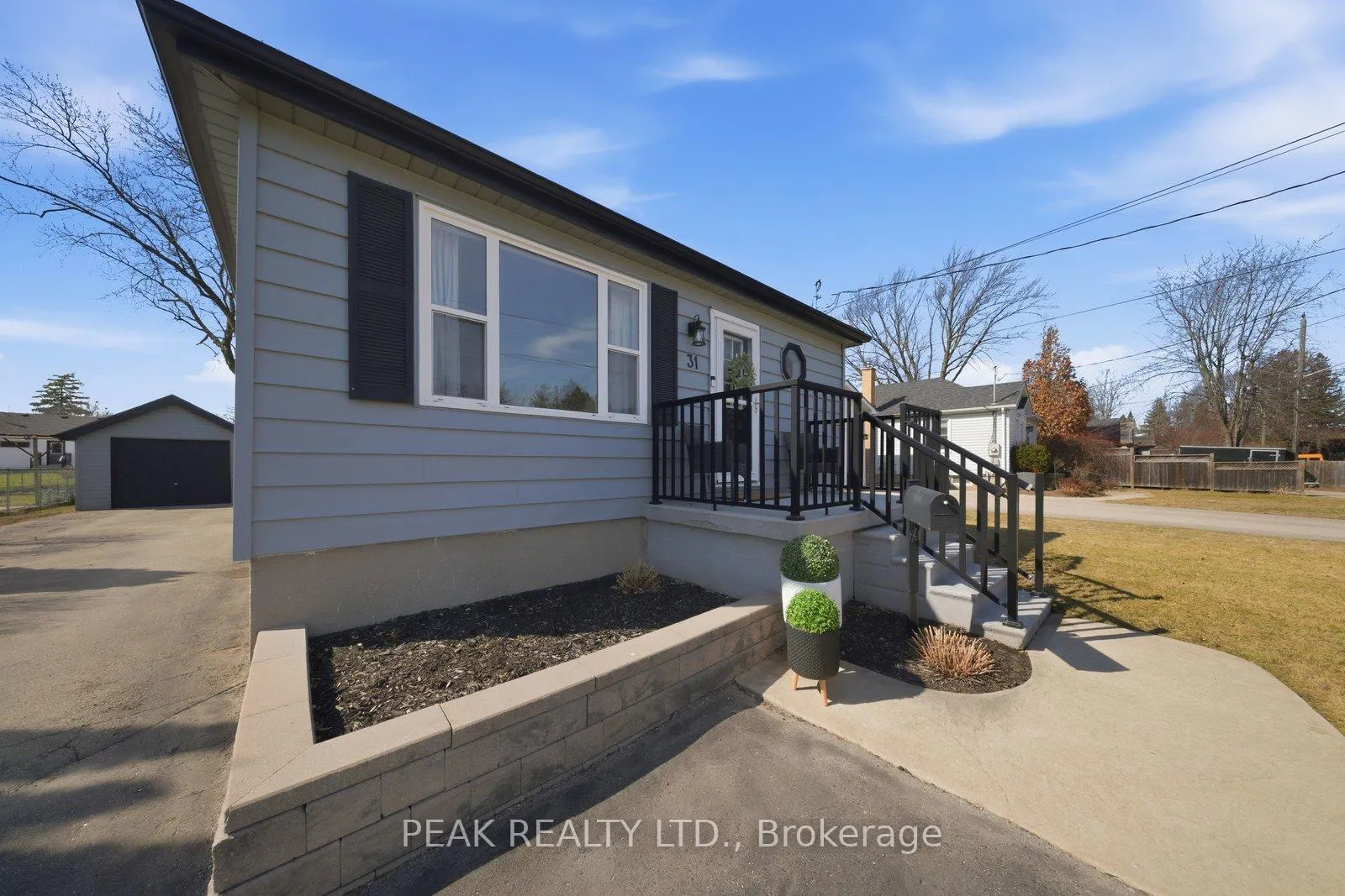 Photo 8 of 31 Willow Drive, Brantford — HOMEH