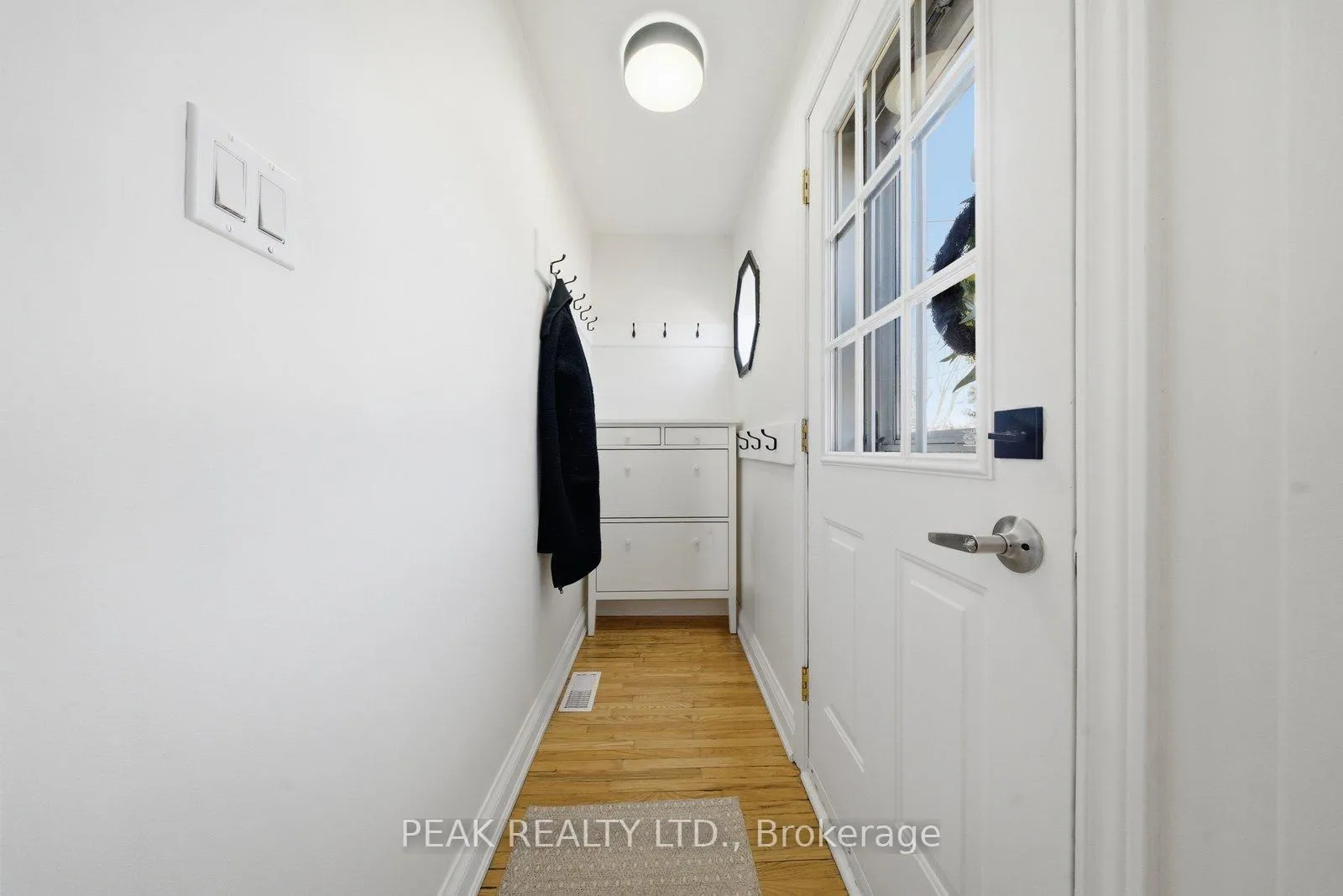 Photo 10 of 31 Willow Drive, Brantford — HOMEH