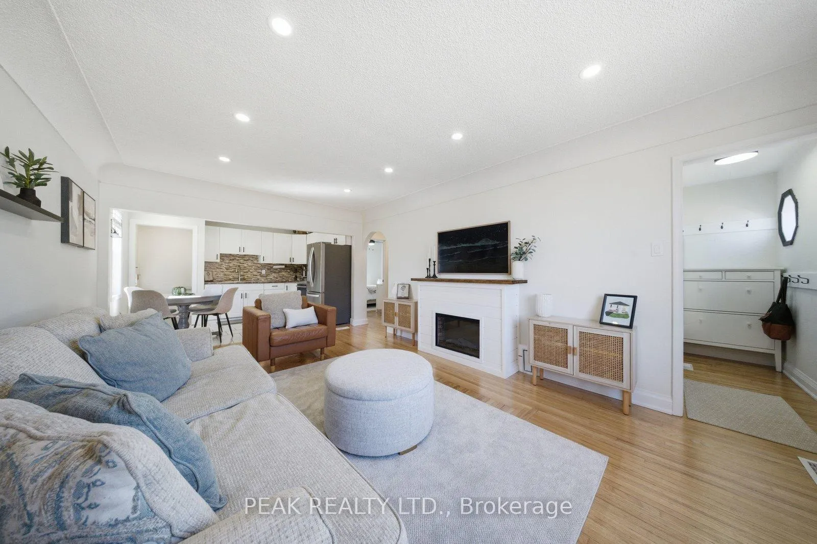 Photo 12 of 31 Willow Drive, Brantford — HOMEH