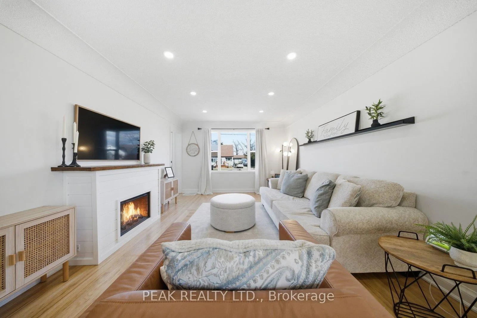Photo 13 of 31 Willow Drive, Brantford — HOMEH