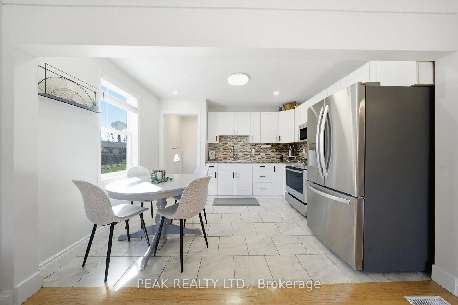Photo 14 of 31 Willow Drive, Brantford — HOMEH