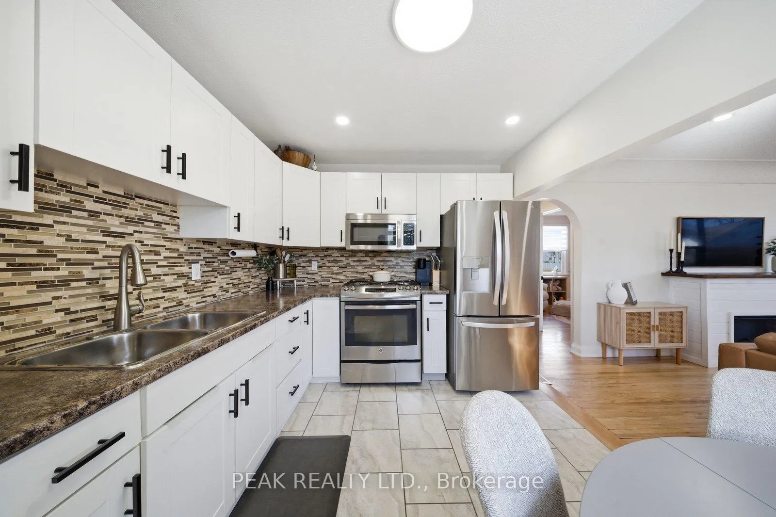 Photo 16 of 31 Willow Drive, Brantford — HOMEH