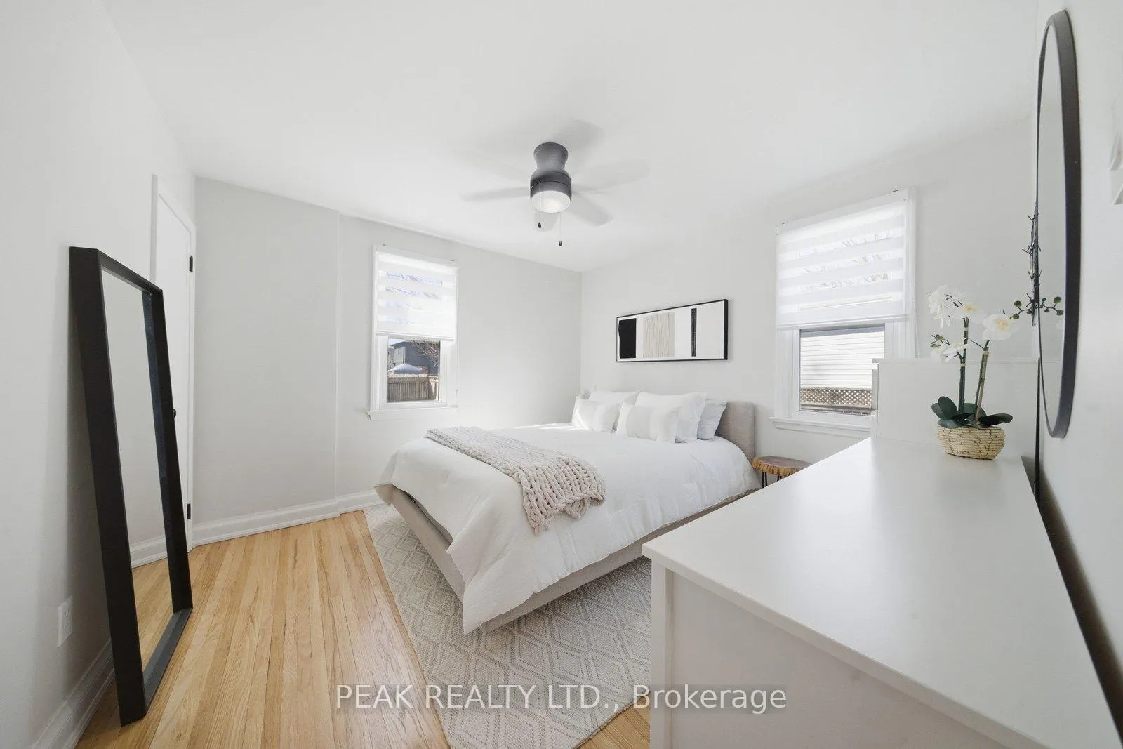 Photo 18 of 31 Willow Drive, Brantford — HOMEH