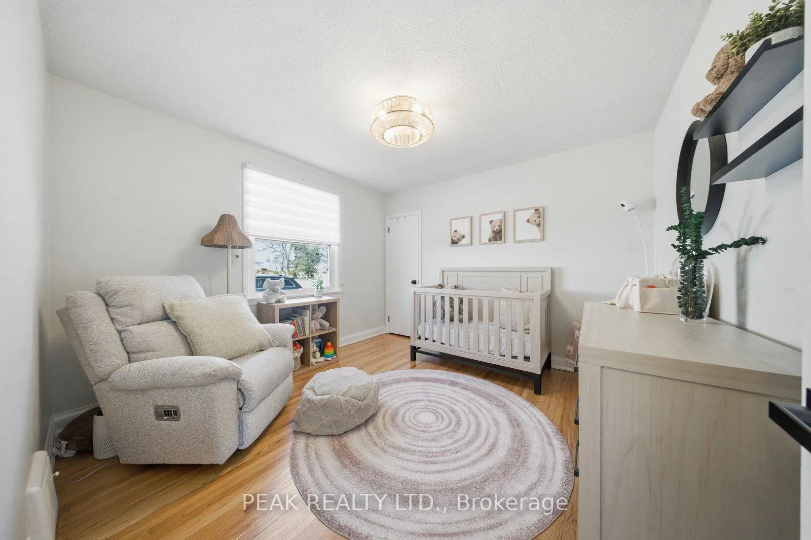 Photo 19 of 31 Willow Drive, Brantford — HOMEH