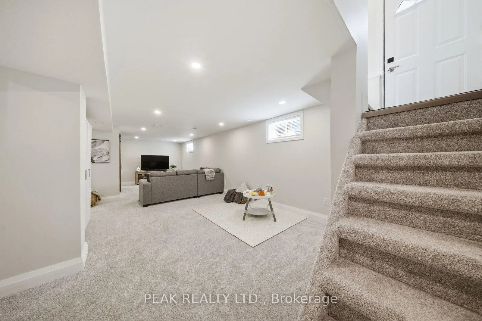 Photo 21 of 31 Willow Drive, Brantford — HOMEH