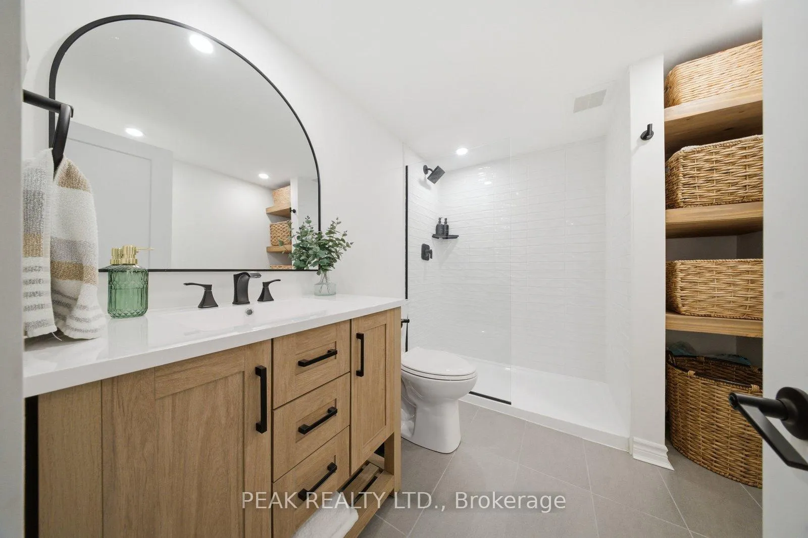 Photo 26 of 31 Willow Drive, Brantford — HOMEH