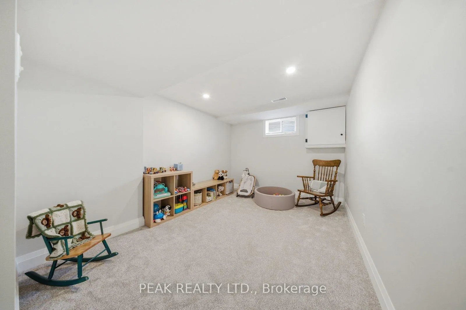 Photo 27 of 31 Willow Drive, Brantford — HOMEH