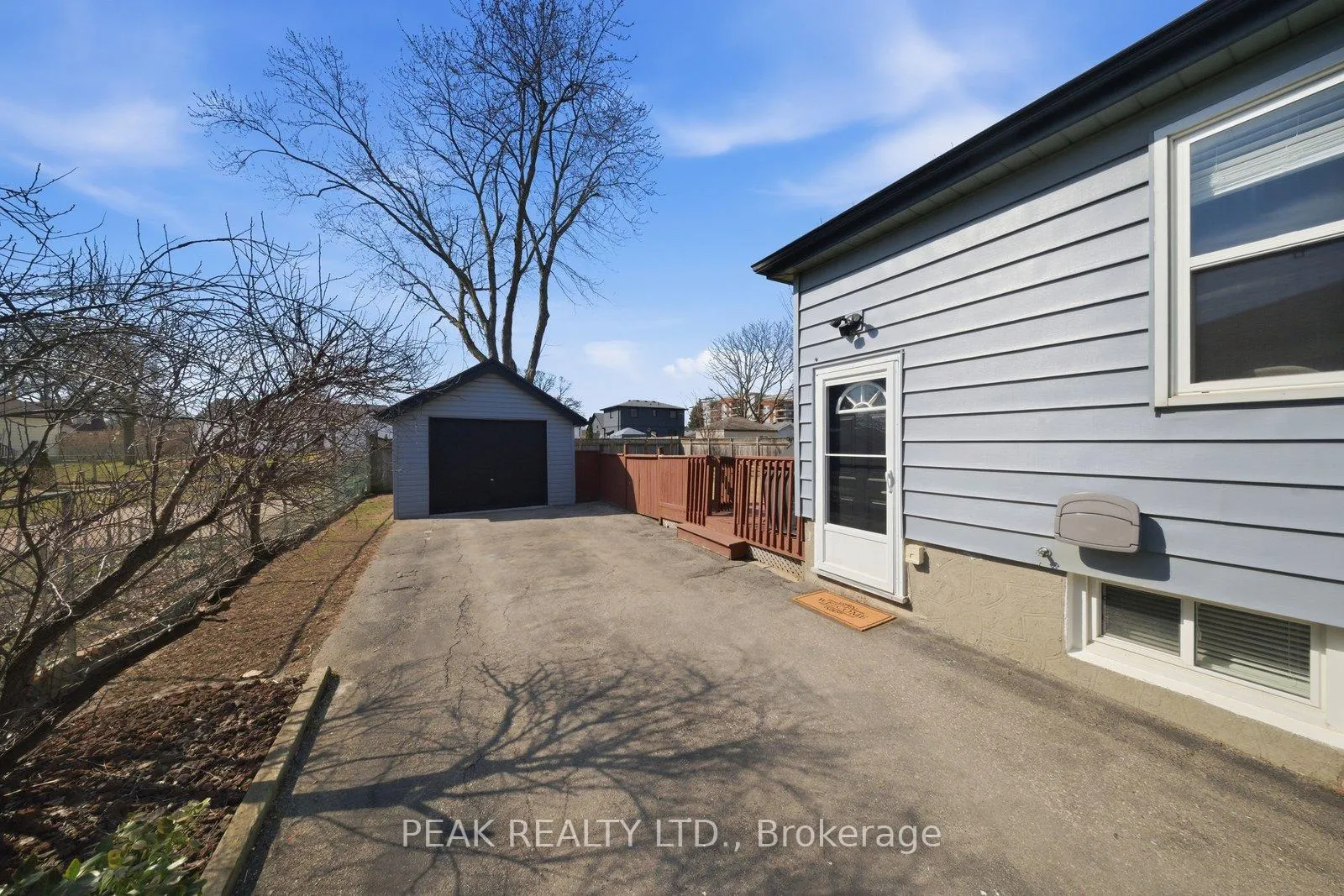 Photo 30 of 31 Willow Drive, Brantford — HOMEH