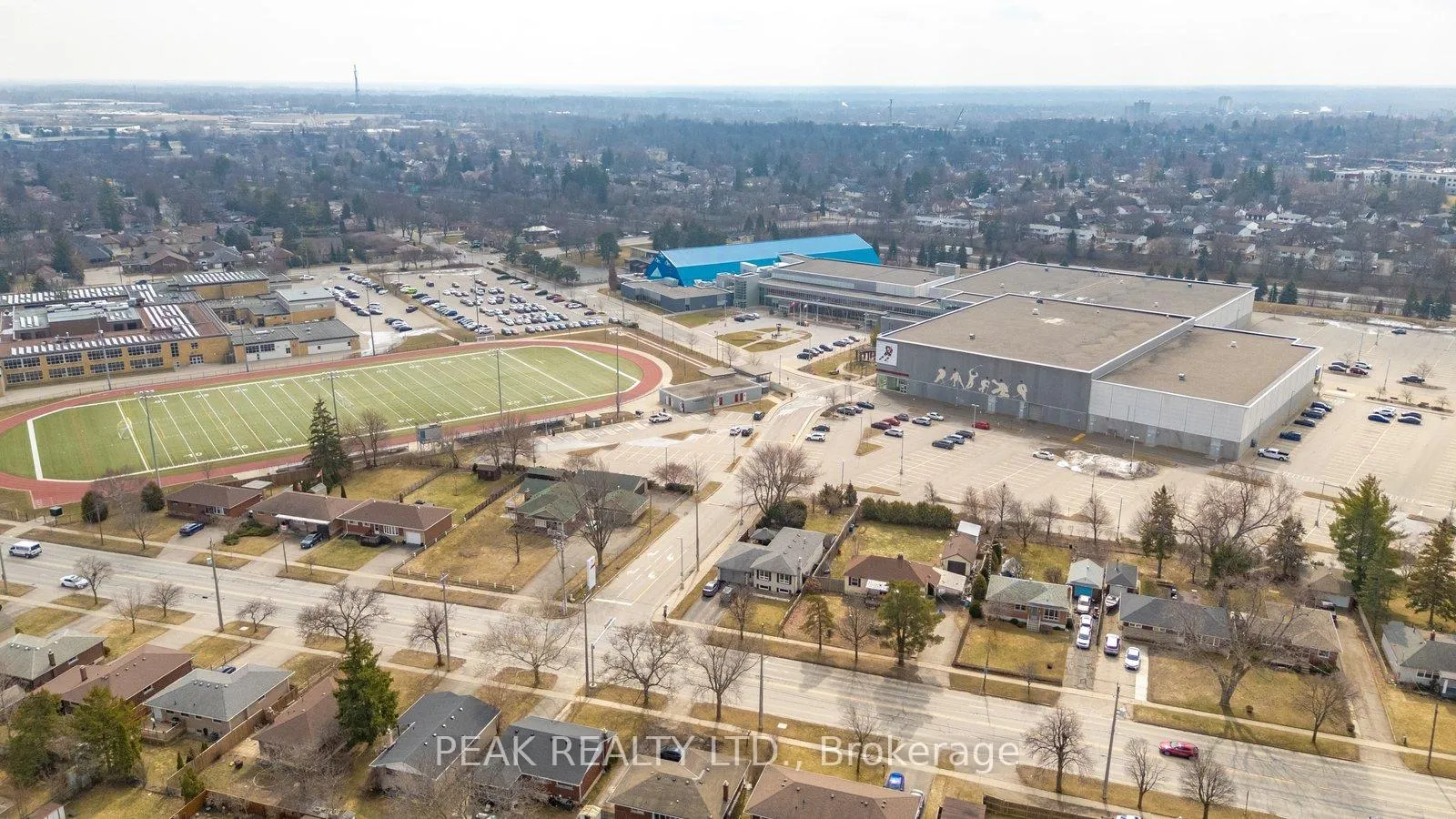 Photo 39 of 31 Willow Drive, Brantford — HOMEH