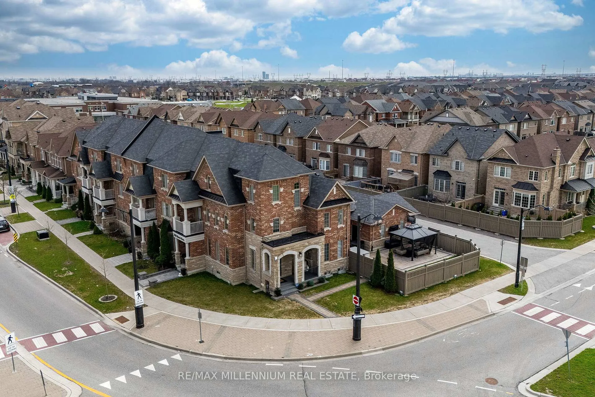 Photo 2 of 288 Barons Street, Vaughan, Kleinburg — HOMEH