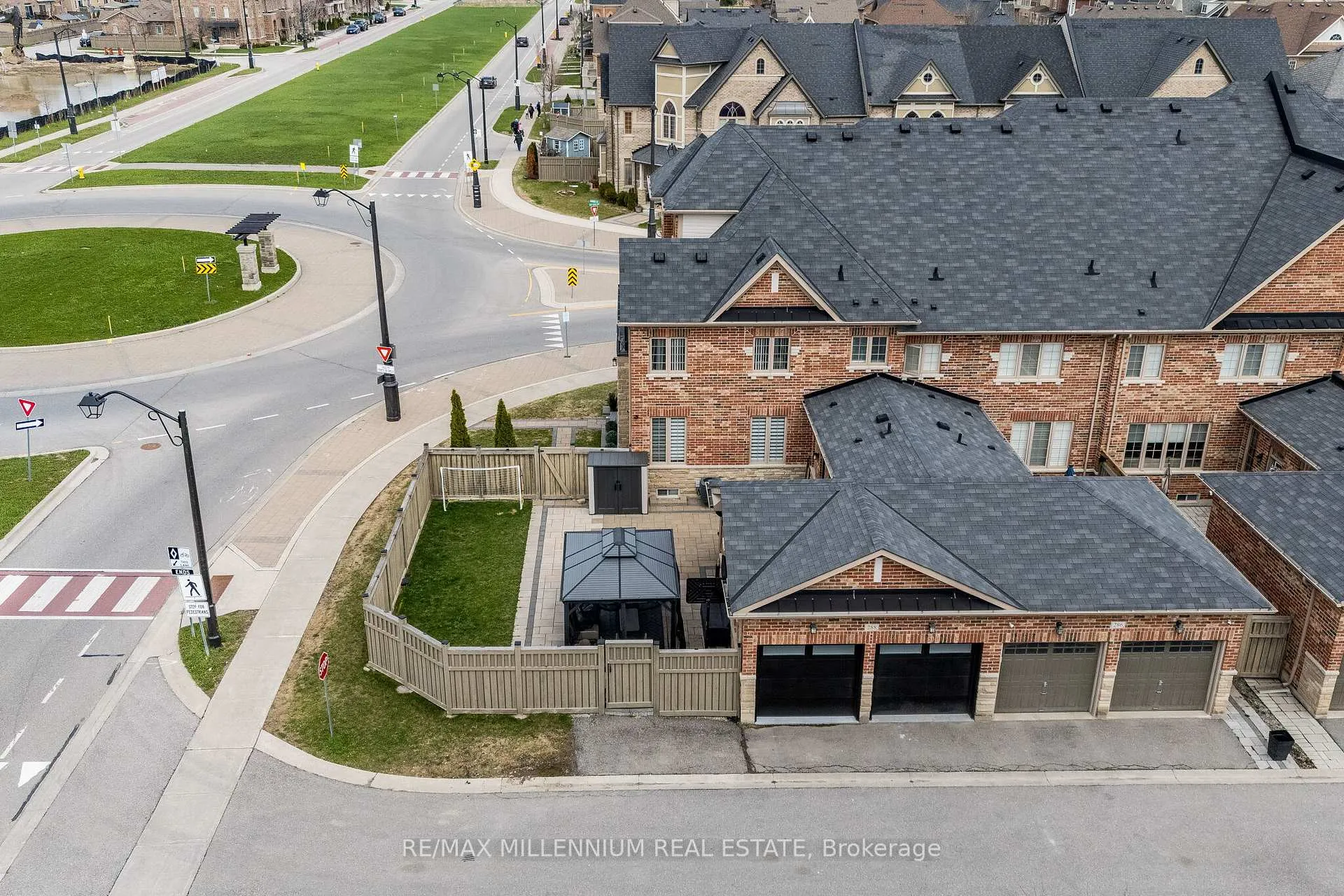 Photo 3 of 288 Barons Street, Vaughan, Kleinburg — HOMEH