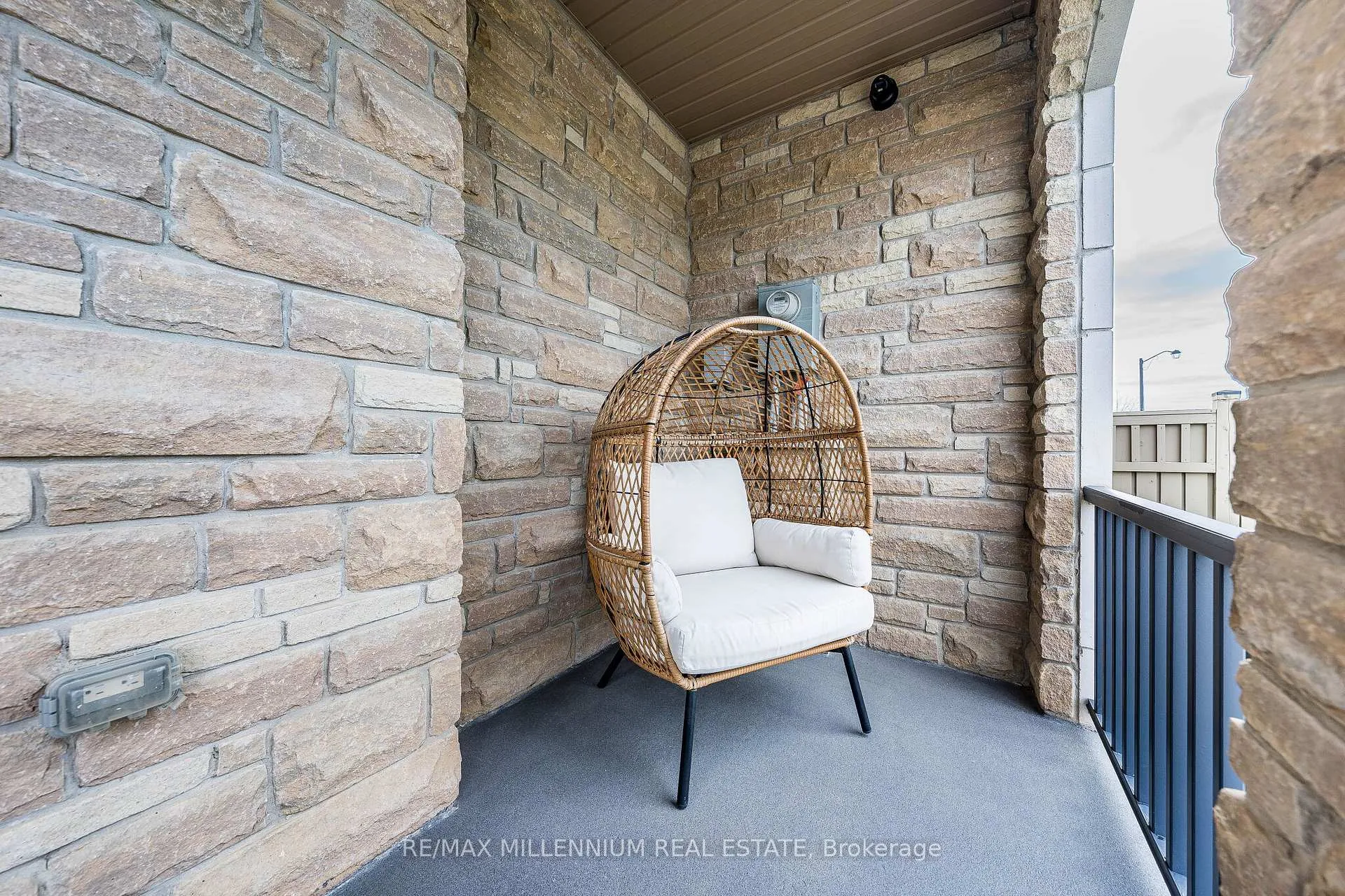 Photo 4 of 288 Barons Street, Vaughan, Kleinburg — HOMEH