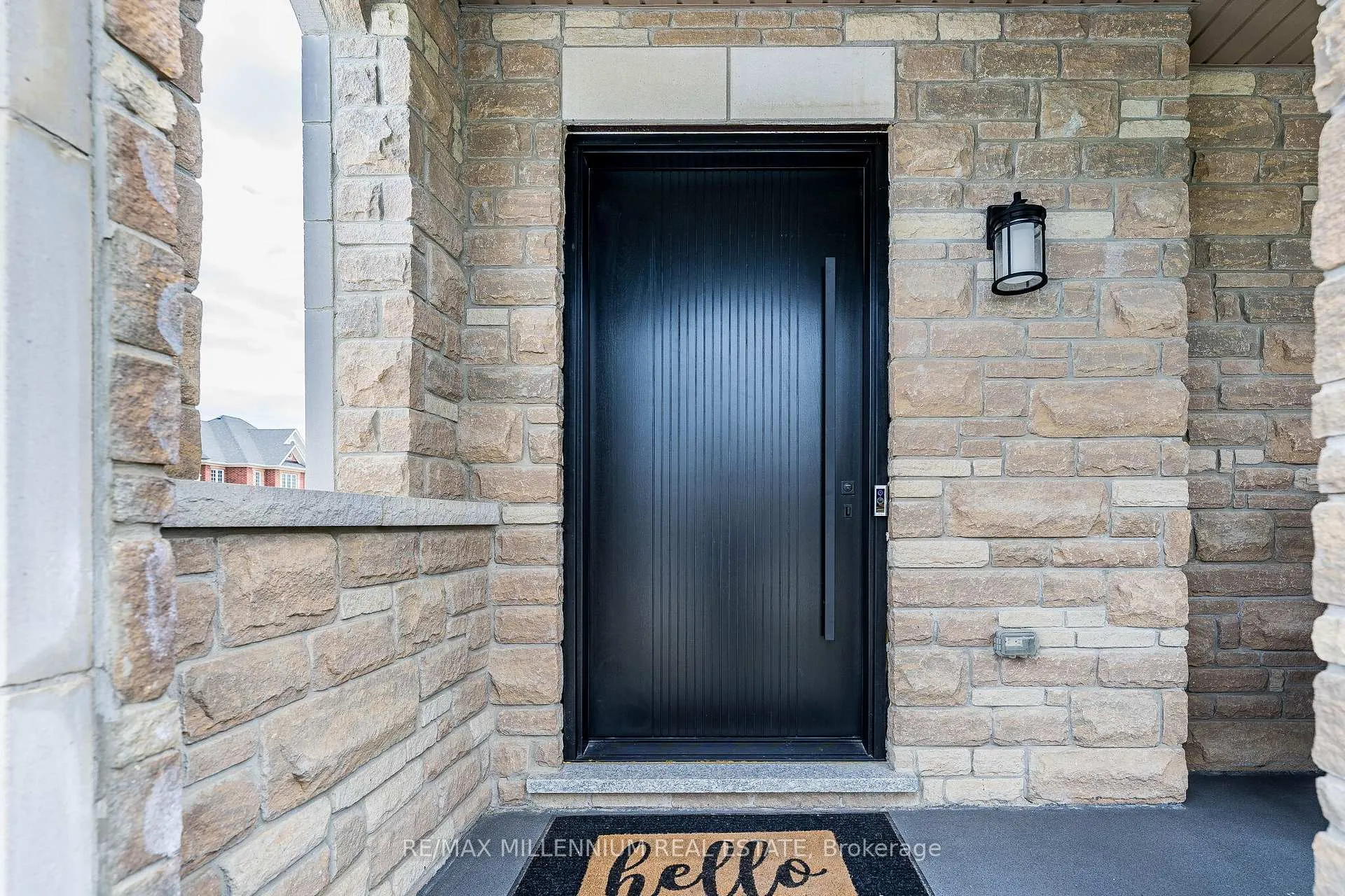 Photo 5 of 288 Barons Street, Vaughan, Kleinburg — HOMEH