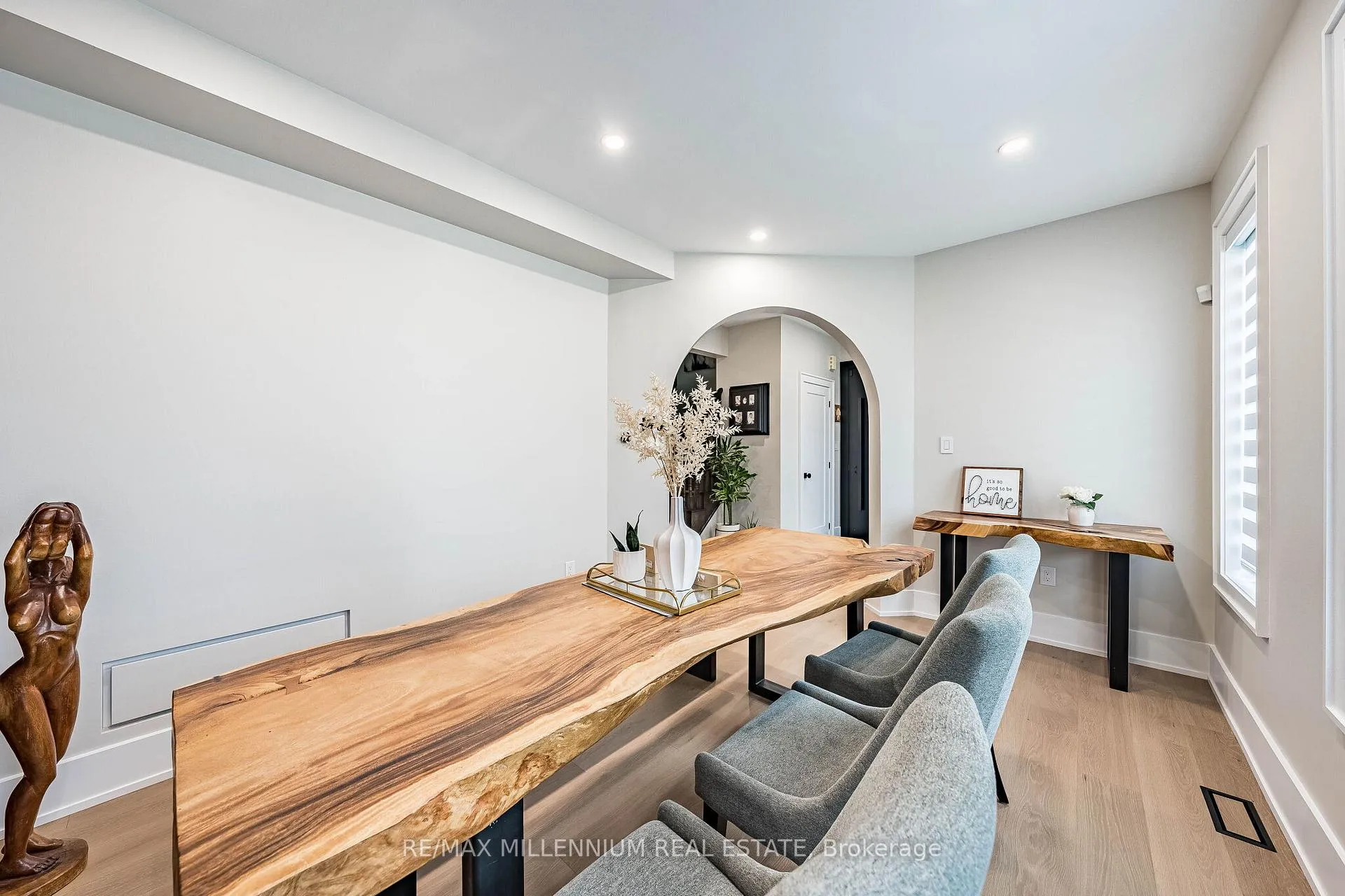 Photo 8 of 288 Barons Street, Vaughan, Kleinburg — HOMEH