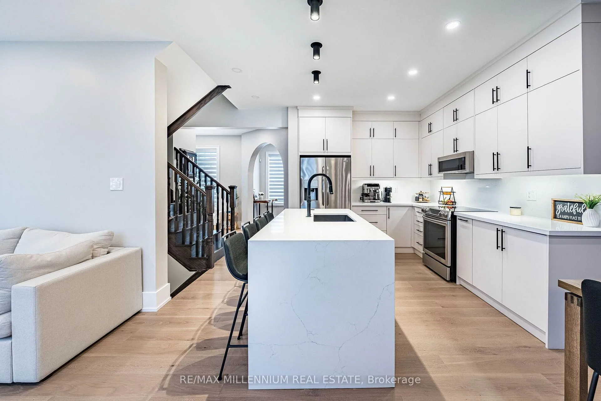 Photo 11 of 288 Barons Street, Vaughan, Kleinburg — HOMEH