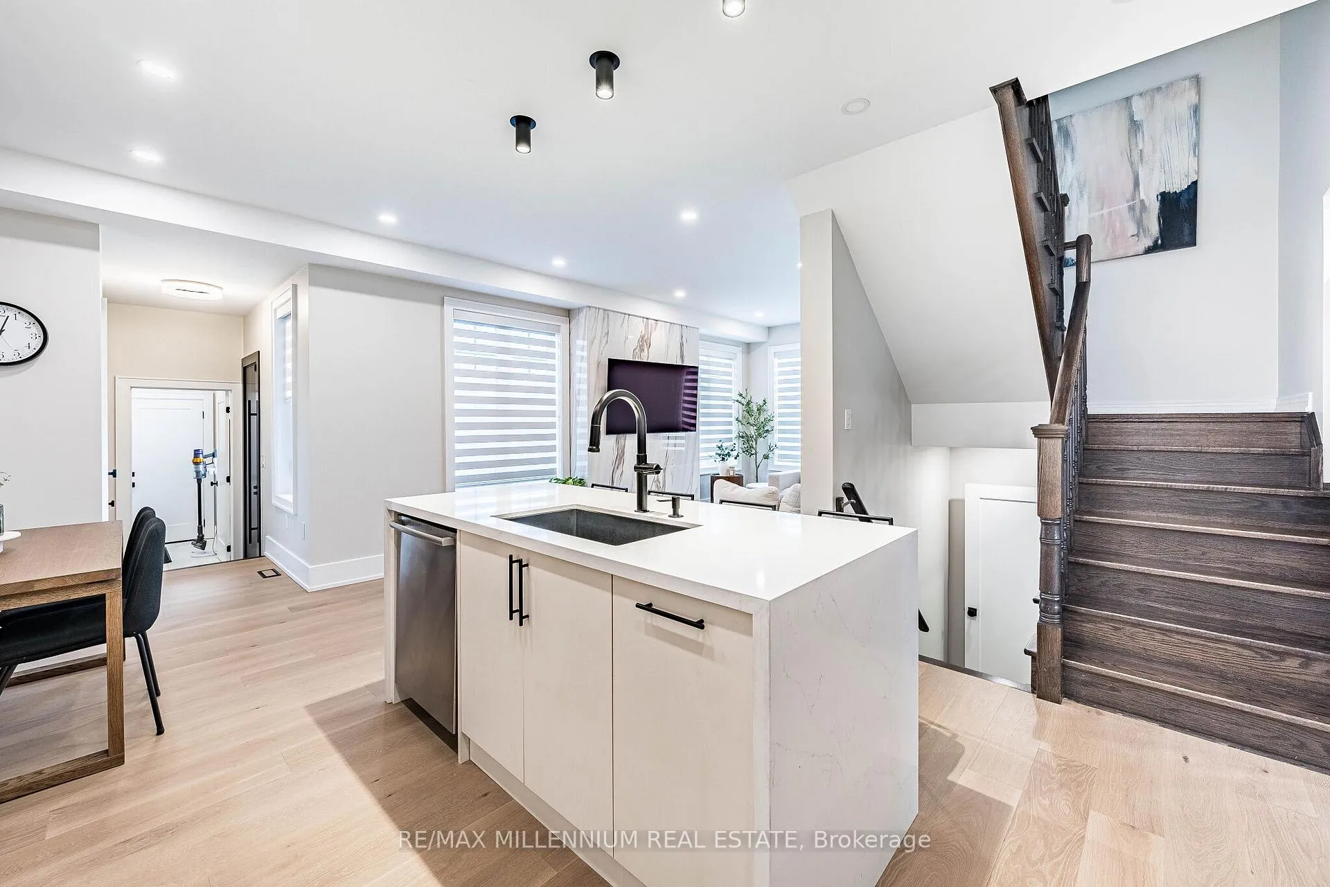 Photo 12 of 288 Barons Street, Vaughan, Kleinburg — HOMEH