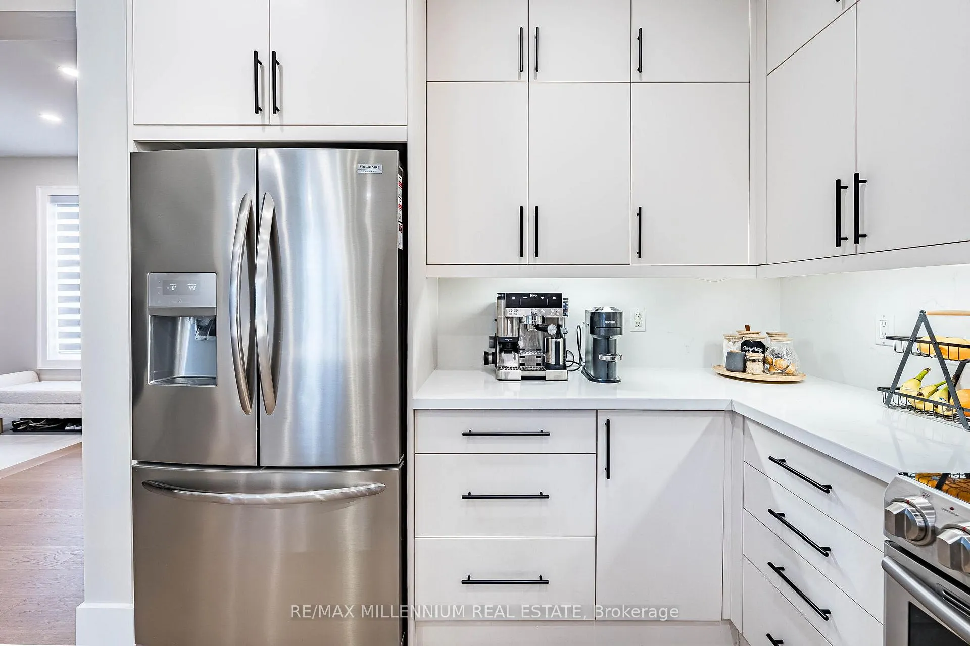 Photo 14 of 288 Barons Street, Vaughan, Kleinburg — HOMEH