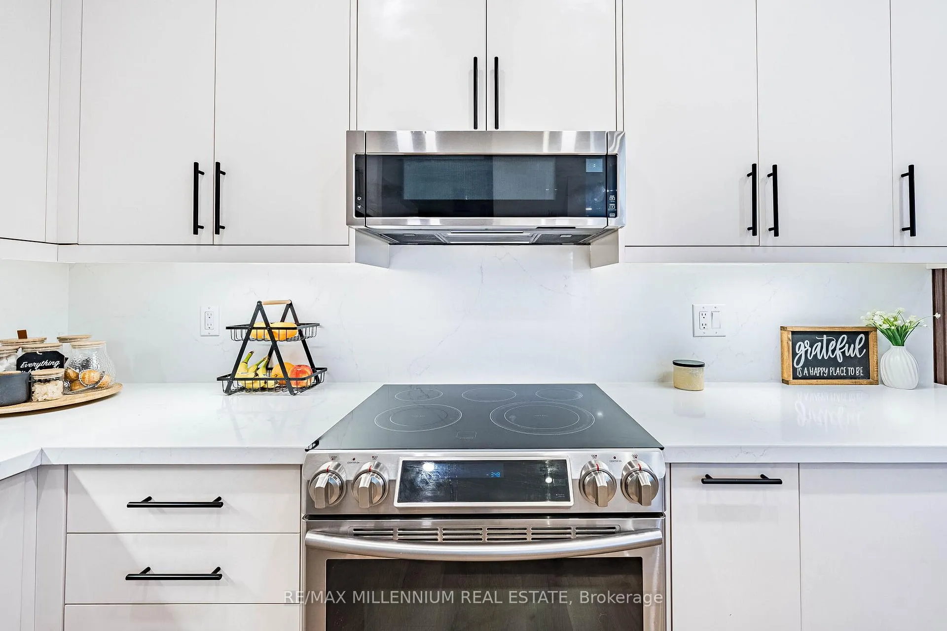 Photo 15 of 288 Barons Street, Vaughan, Kleinburg — HOMEH