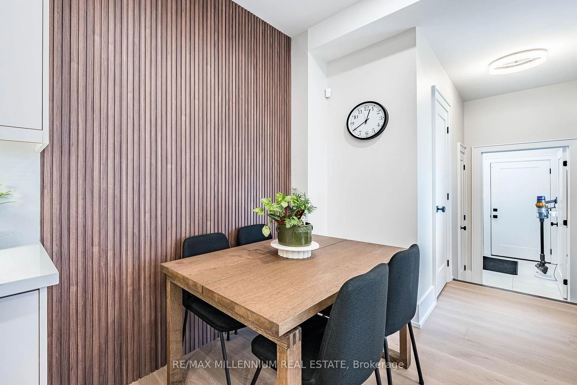 Photo 21 of 288 Barons Street, Vaughan, Kleinburg — HOMEH