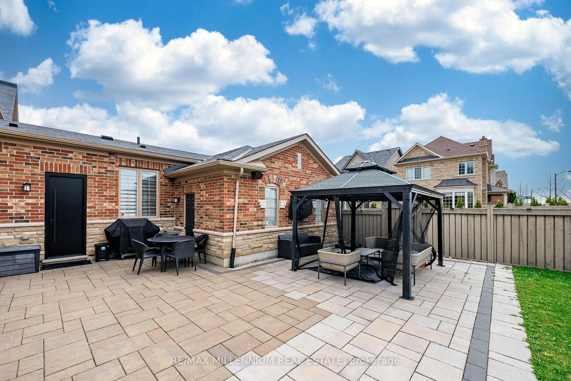 Photo 43 of 288 Barons Street, Vaughan, Kleinburg — HOMEH