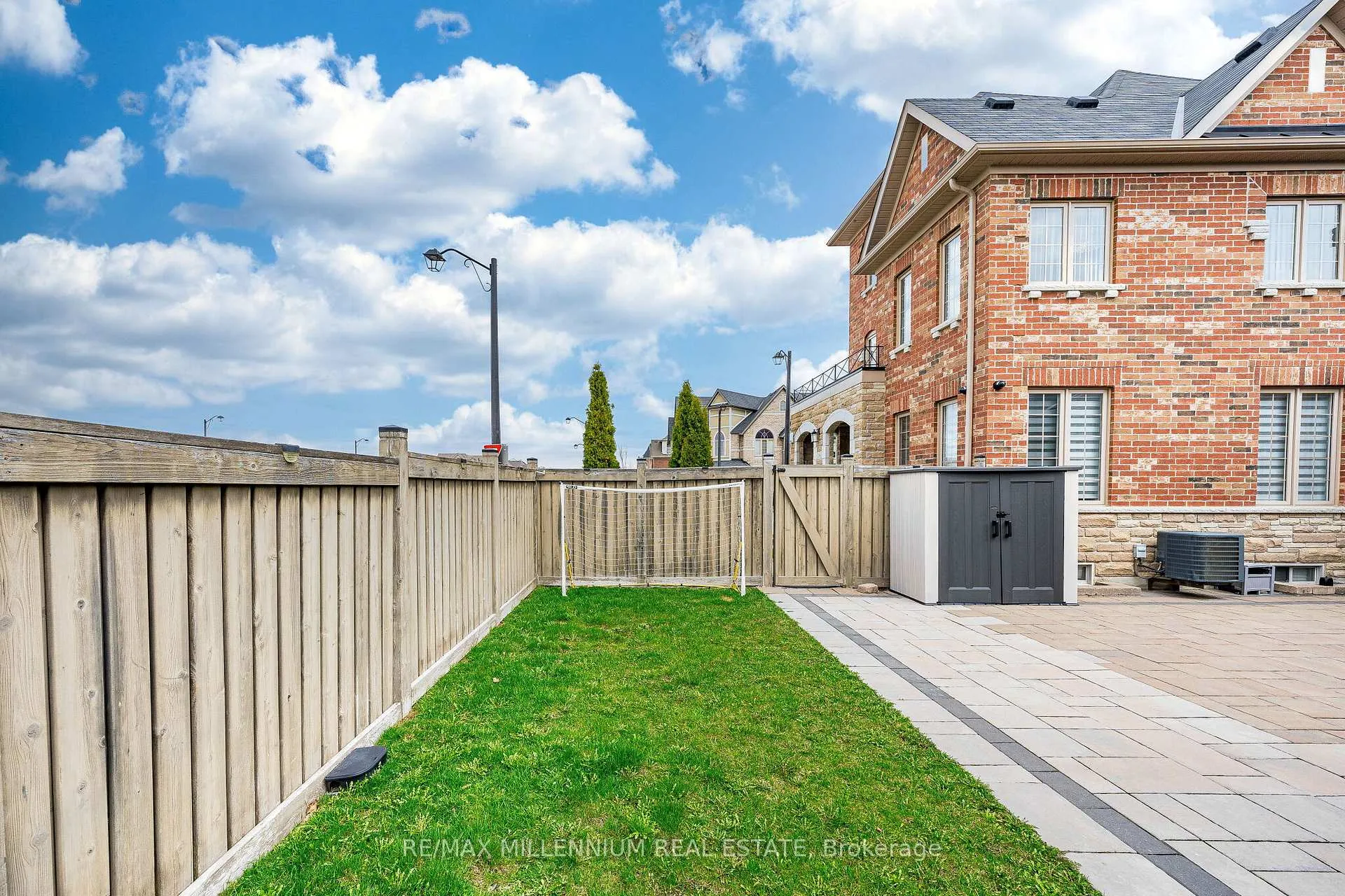 Photo 44 of 288 Barons Street, Vaughan, Kleinburg — HOMEH