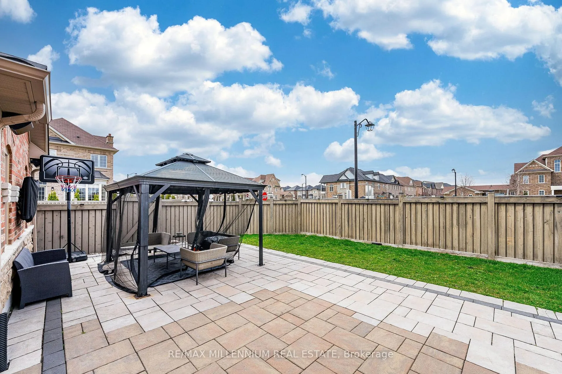 Photo 46 of 288 Barons Street, Vaughan, Kleinburg — HOMEH