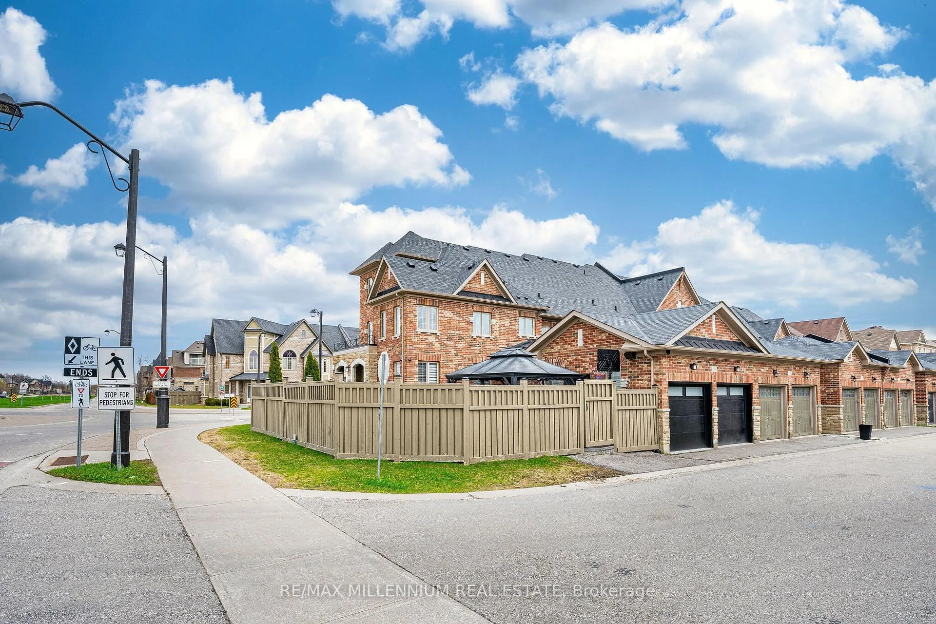 Photo 50 of 288 Barons Street, Vaughan, Kleinburg — HOMEH