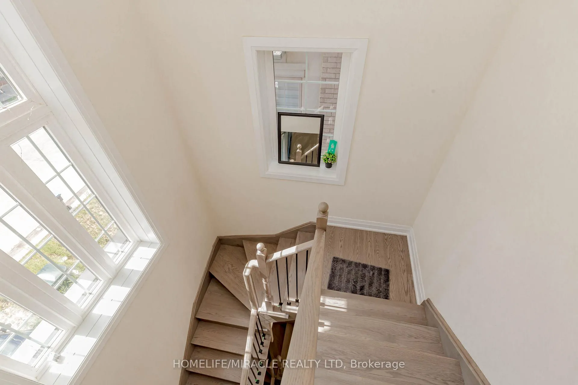 Photo 8 of 69 Allegro Drive, Brampton, Credit Valley — HOMEH