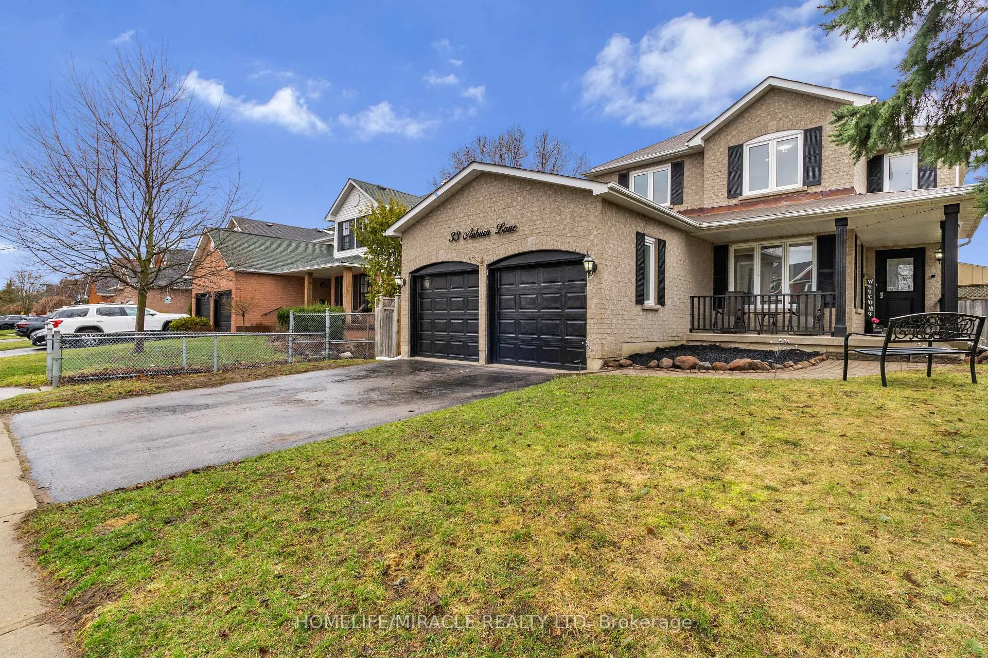 Photo 3 of 33 Auburn Lane, Clarington, Courtice — HOMEH