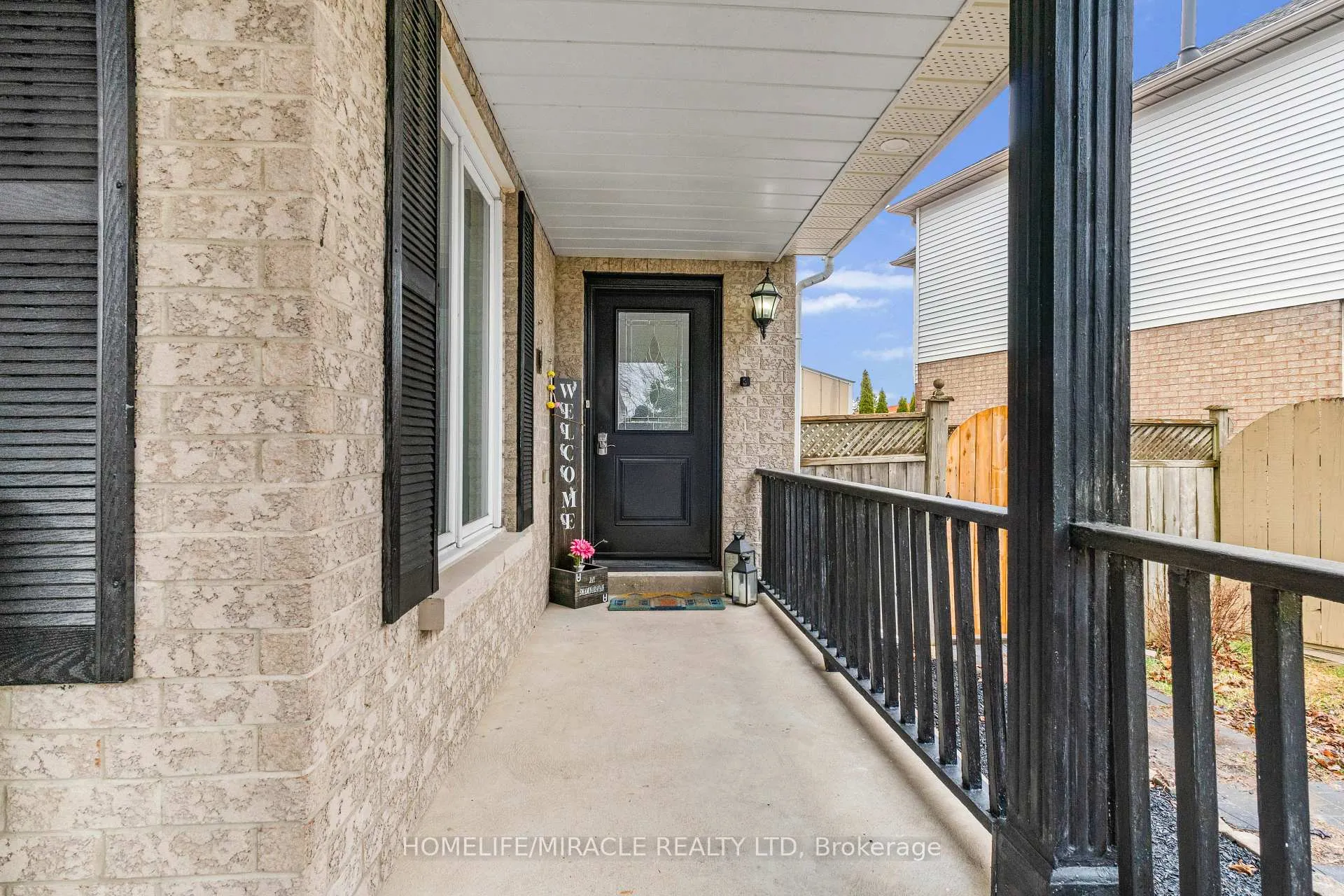 Photo 4 of 33 Auburn Lane, Clarington, Courtice — HOMEH