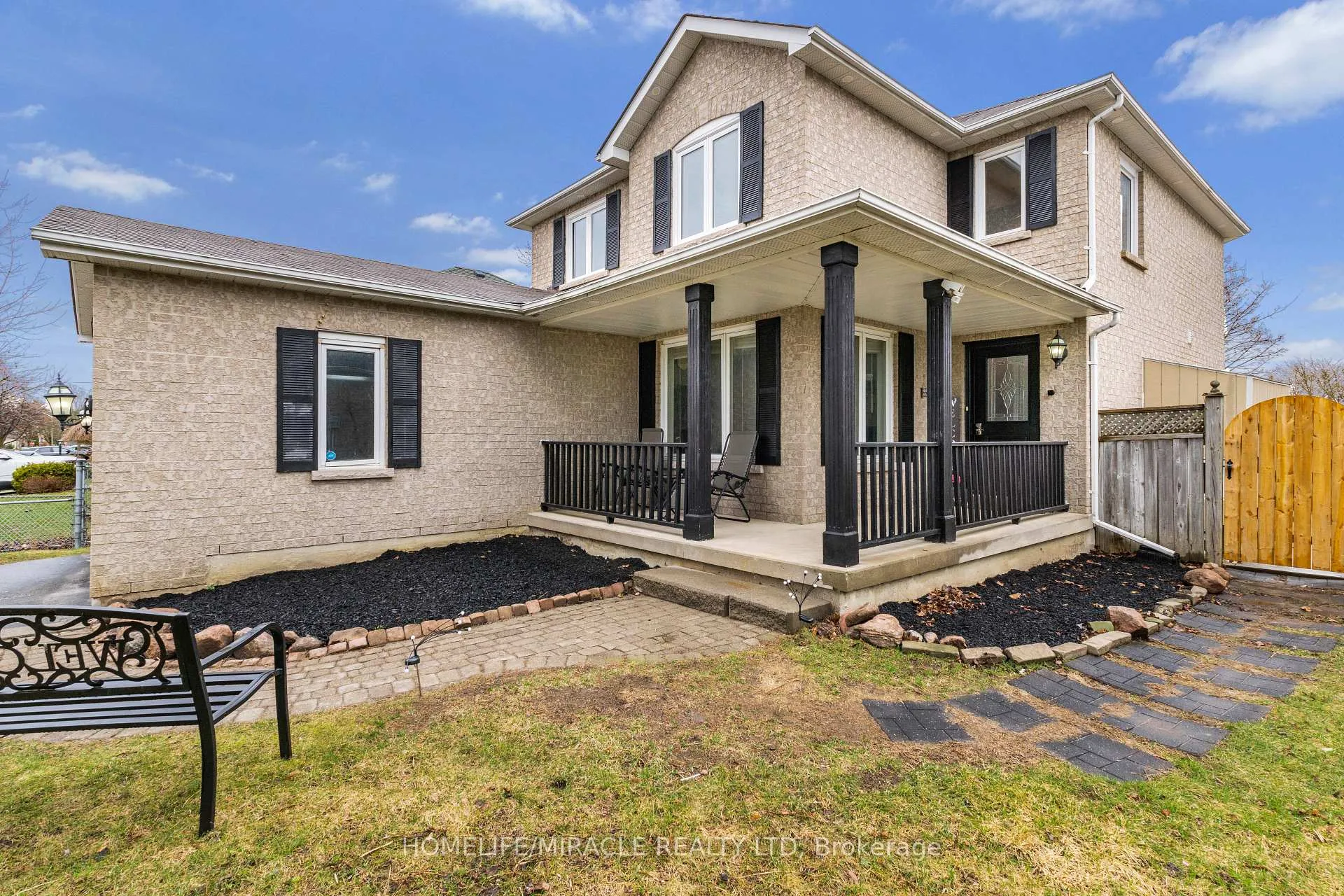 Photo 5 of 33 Auburn Lane, Clarington, Courtice — HOMEH
