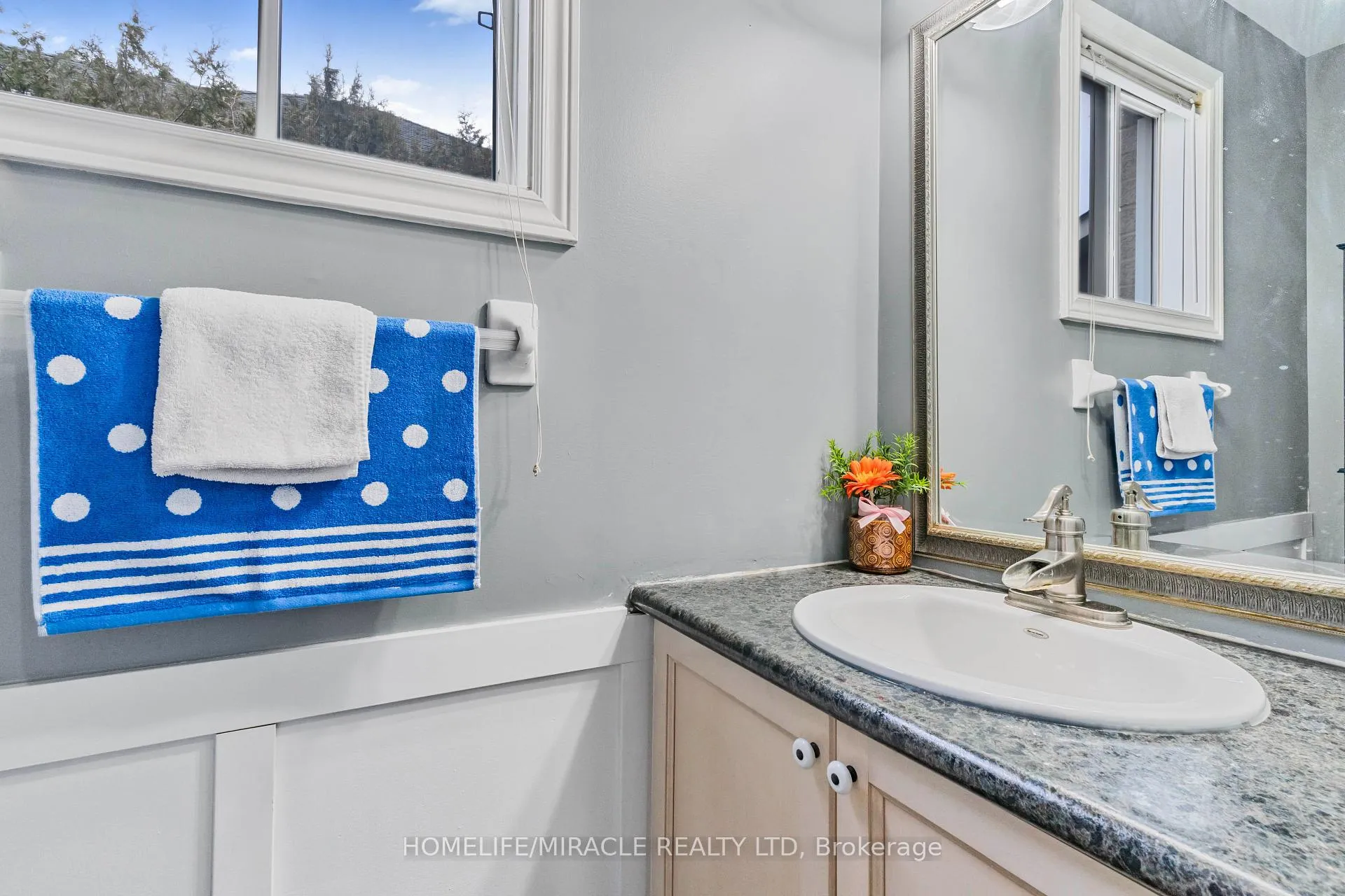 Photo 12 of 33 Auburn Lane, Clarington, Courtice — HOMEH