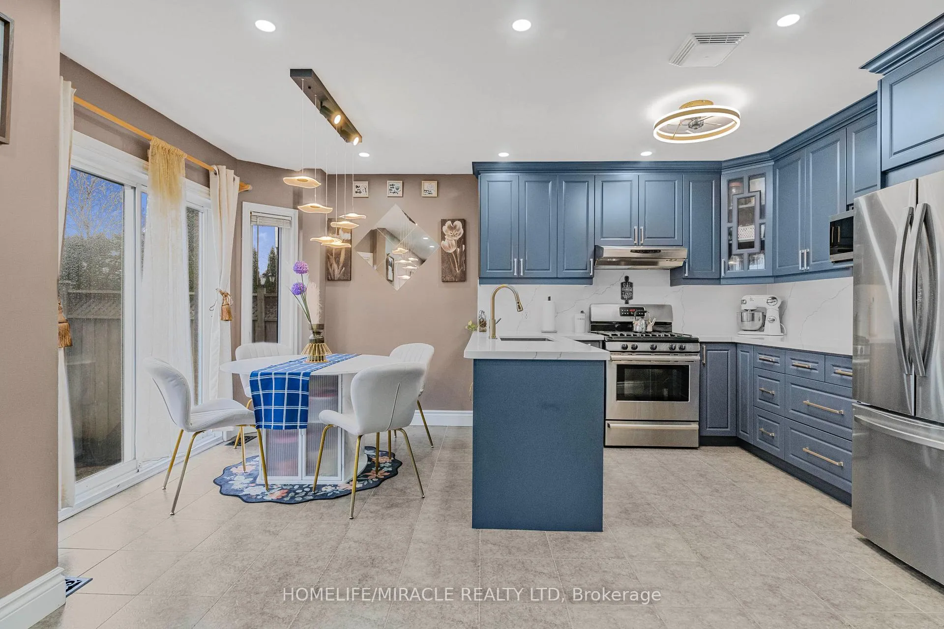 Photo 17 of 33 Auburn Lane, Clarington, Courtice — HOMEH