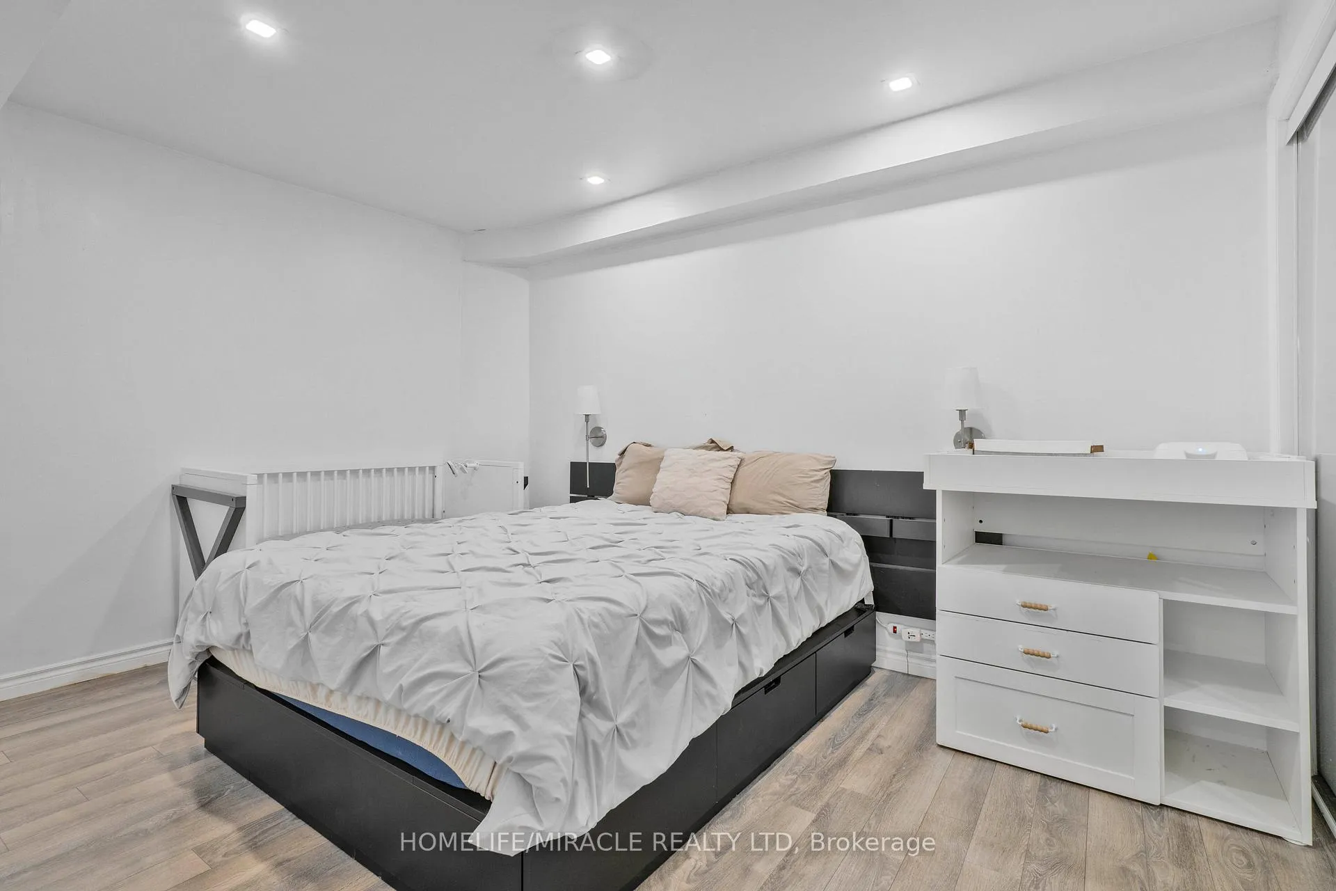 Photo 41 of 33 Auburn Lane, Clarington, Courtice — HOMEH