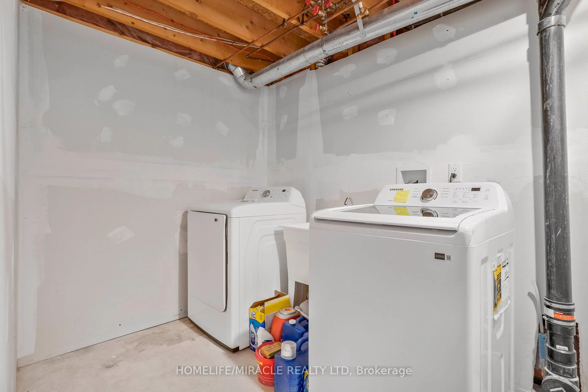 Photo 43 of 33 Auburn Lane, Clarington, Courtice — HOMEH